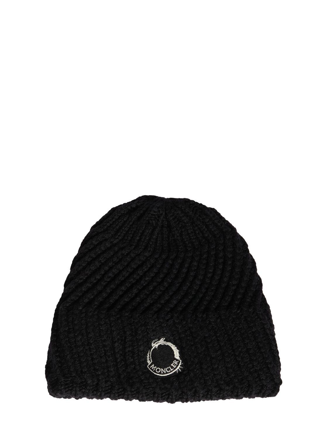 Black moncler 2024 bobble hat