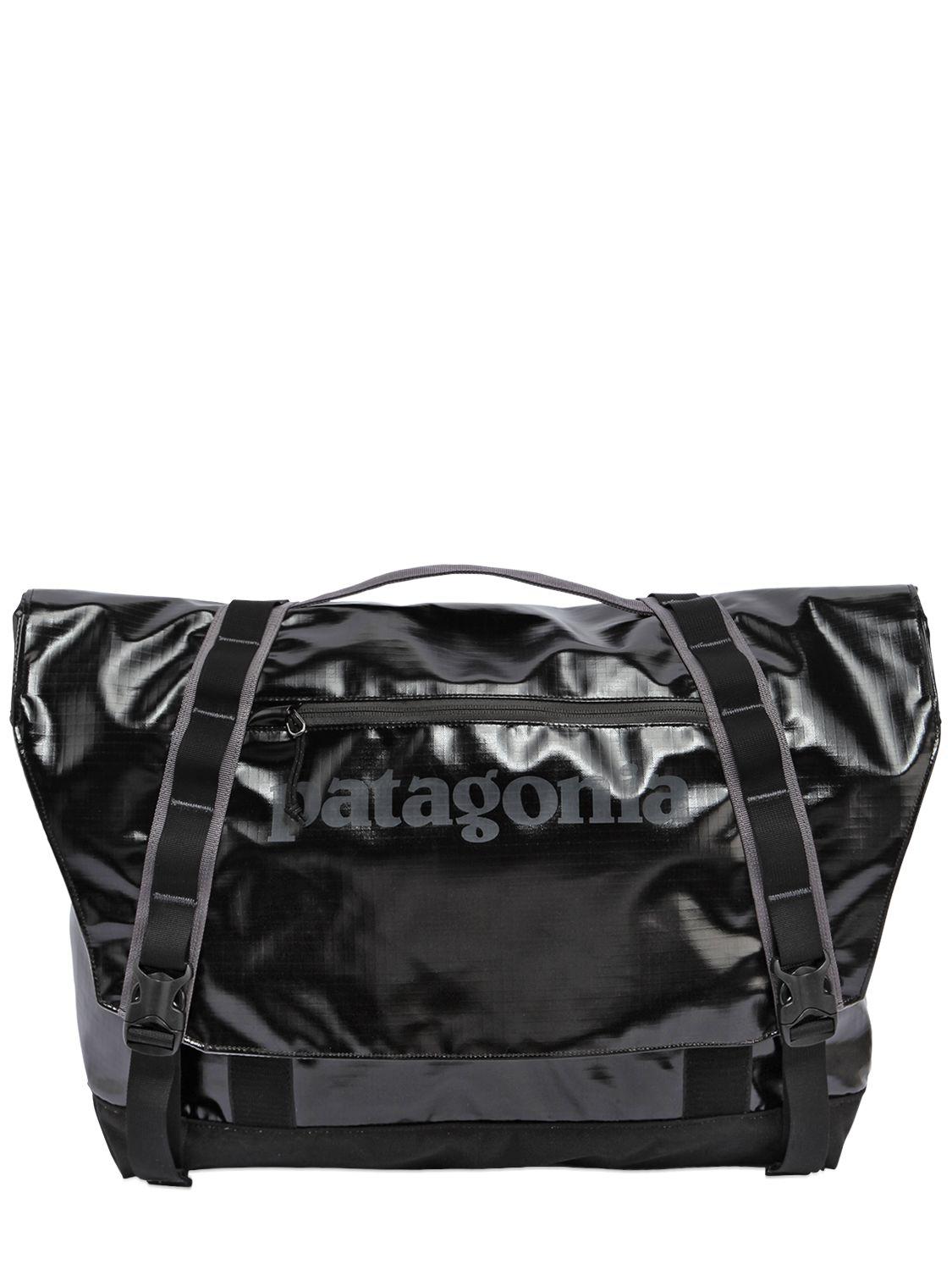 Patagonia 24l Black Hole Waterproof Messenger Bag for Men - Lyst