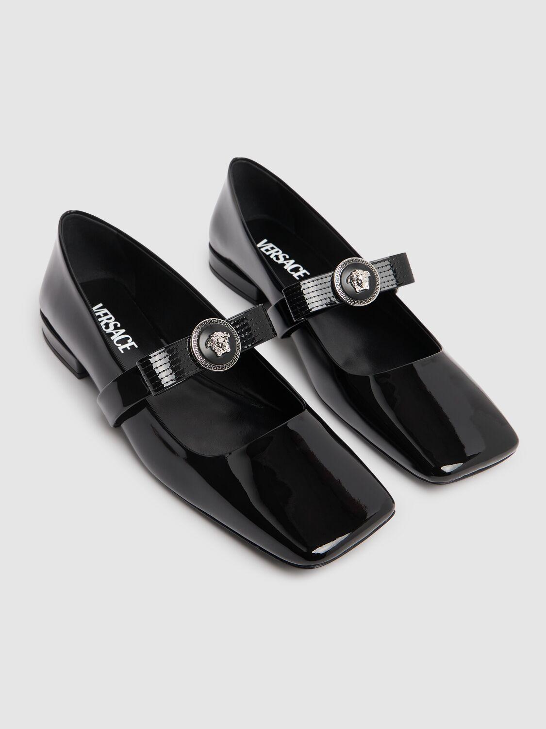 Versace レディース ブラック Gianni Ribbon パテントレザーフラット 