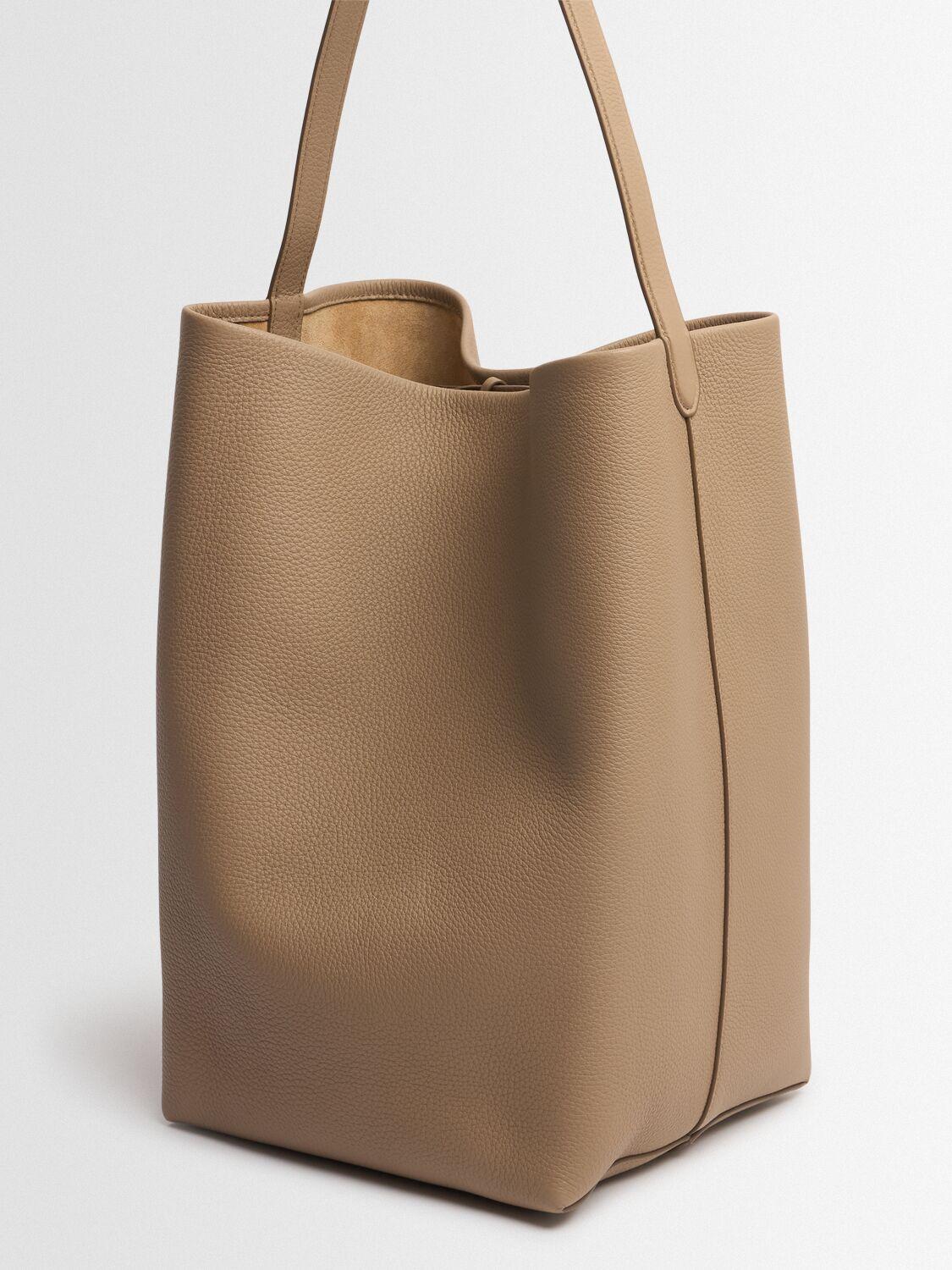 レディース The Row トートバッグが¥133,500〜 | Lyst