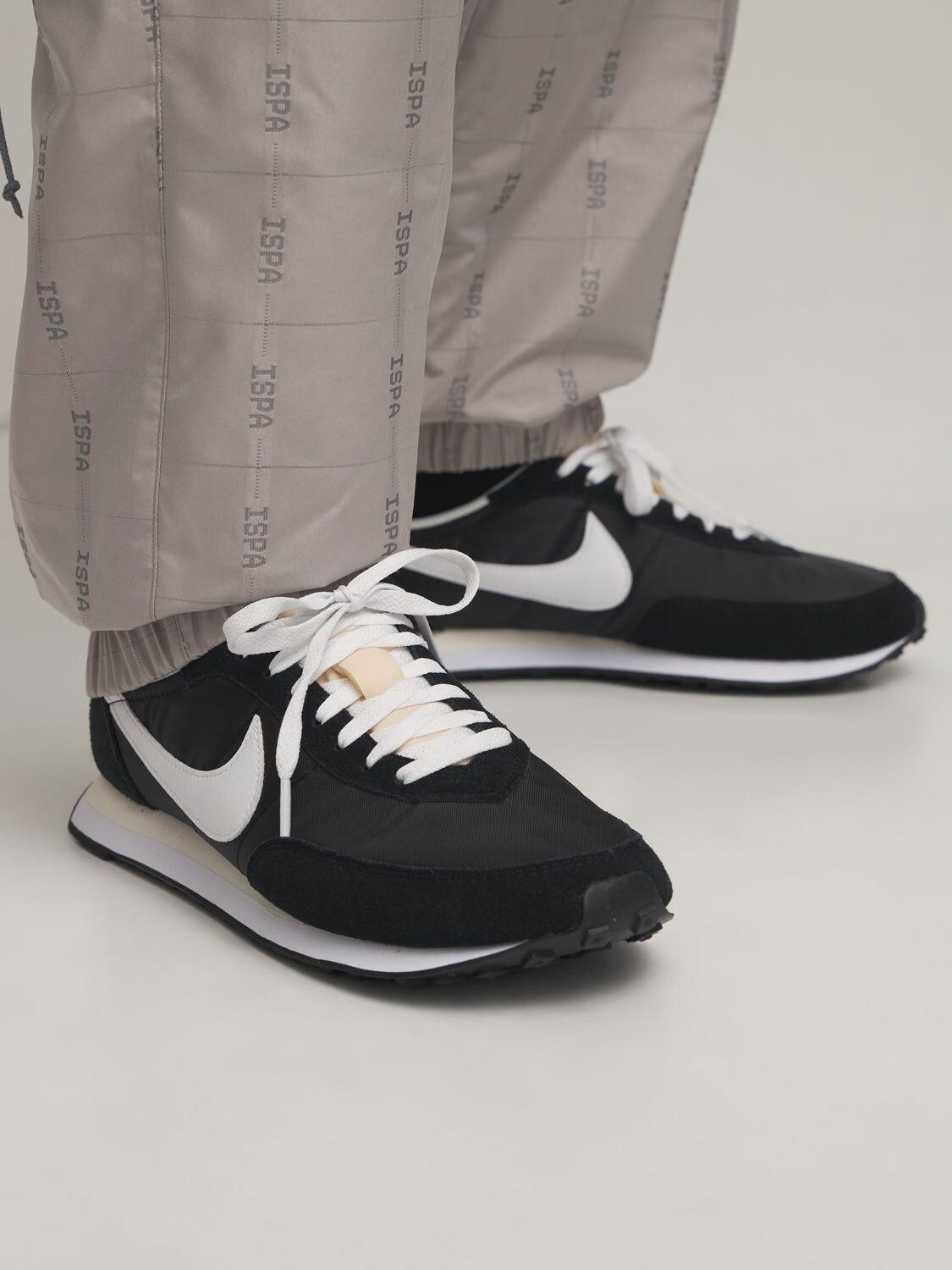 nike waffle trainer 2 black and white