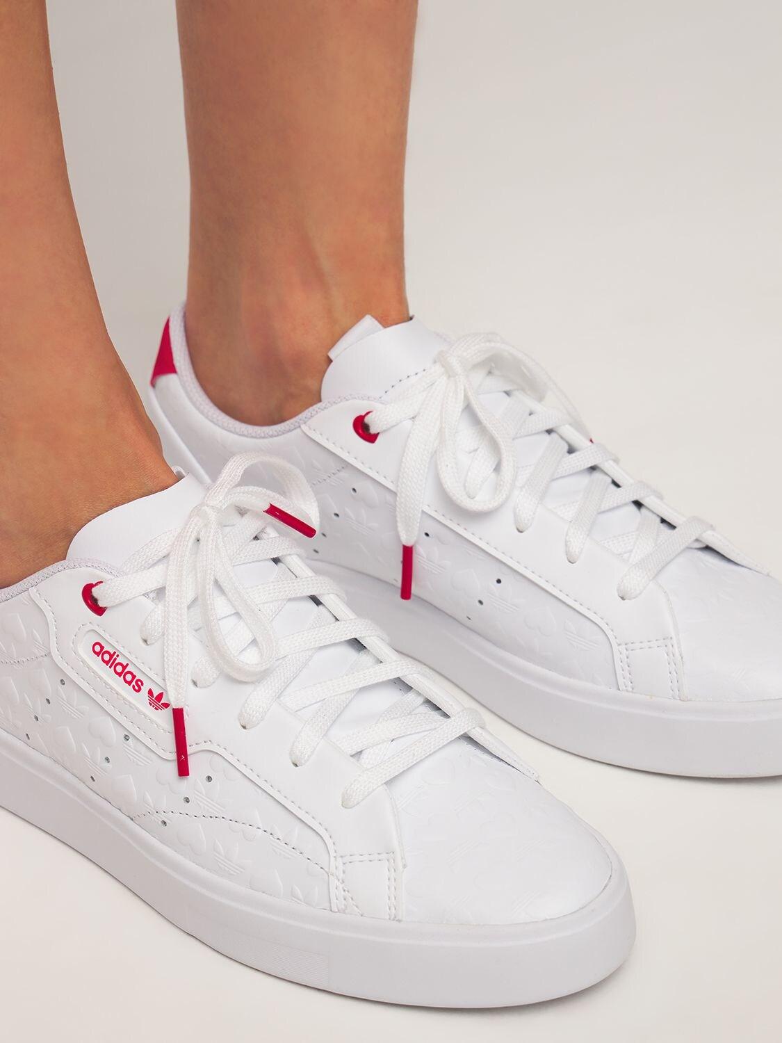 Originals Valentines Sleek Sneakers in White | Lyst