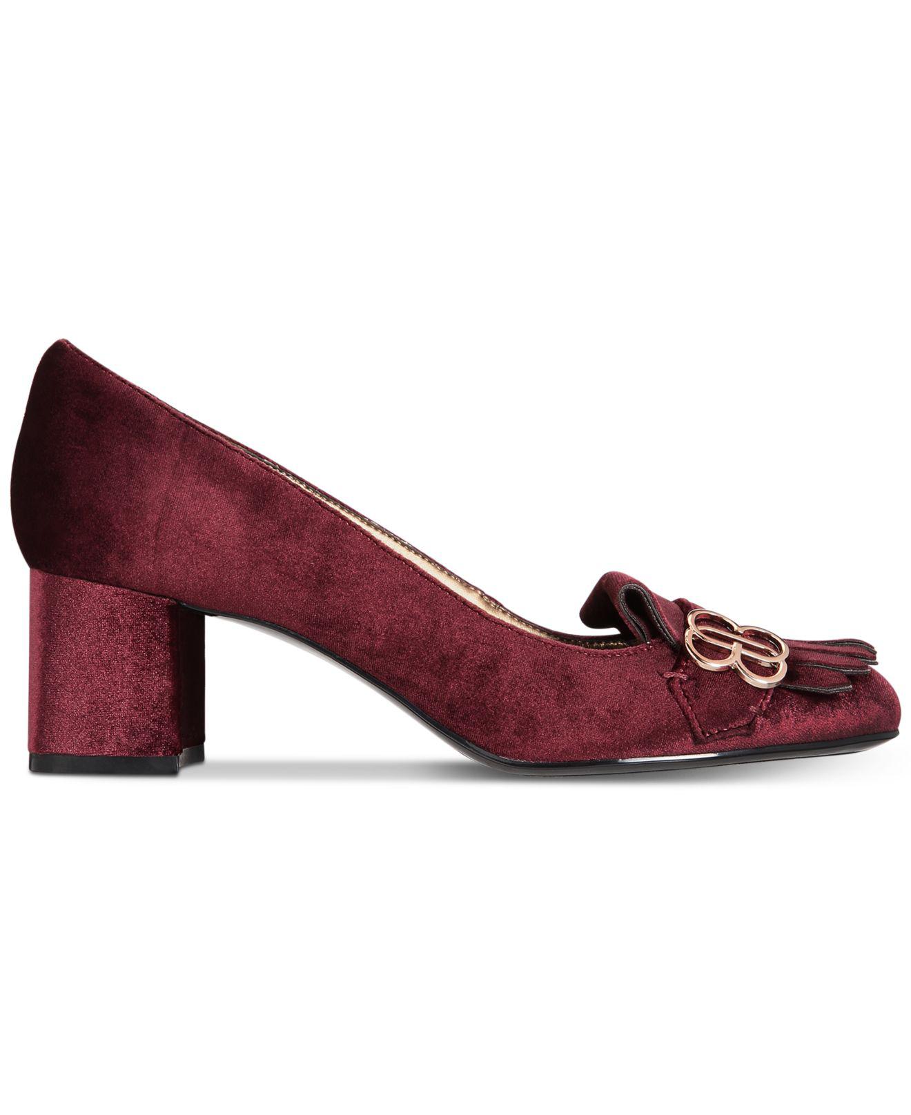 Bandolino Womens Olale Closed Toe Classic Pumps in Red - Lyst