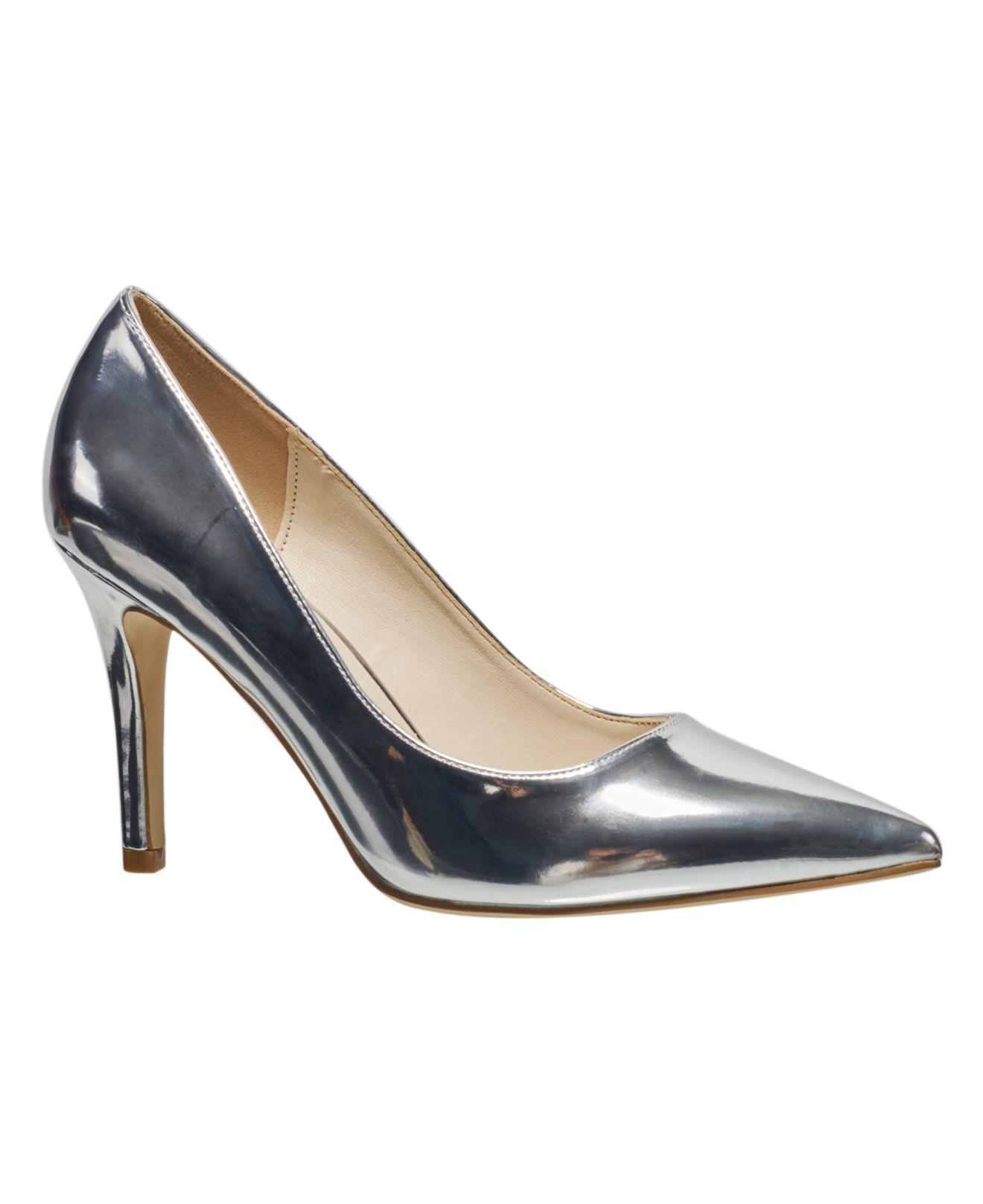 H Halston Gayle Pointed Pumps in Blue | Lyst