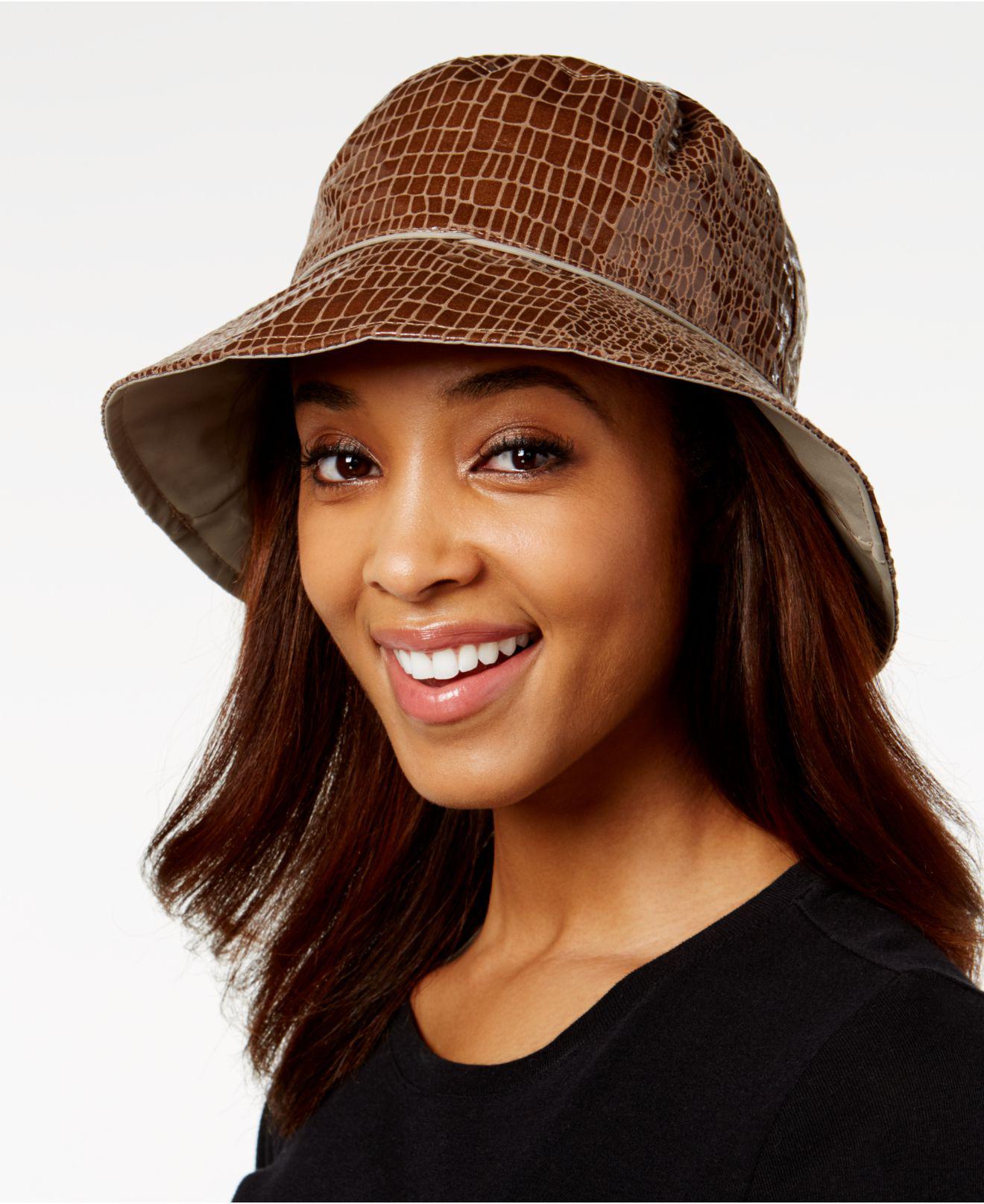 Nine West Synthetic Reversible Rain Hat in Taupe (Brown) - Lyst
