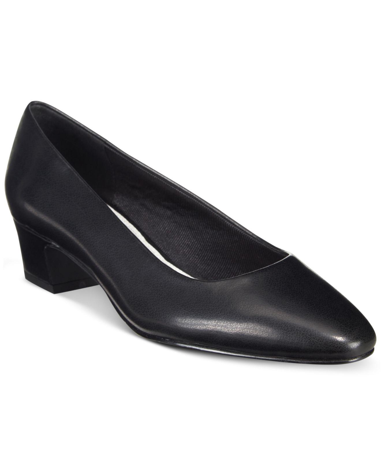 Easy Street Suede Prim Pumps in Black Lyst