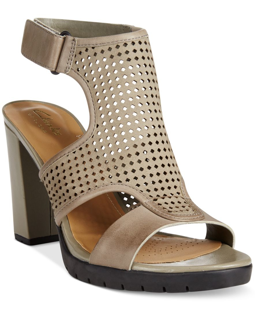 clarks artisan sandals canada