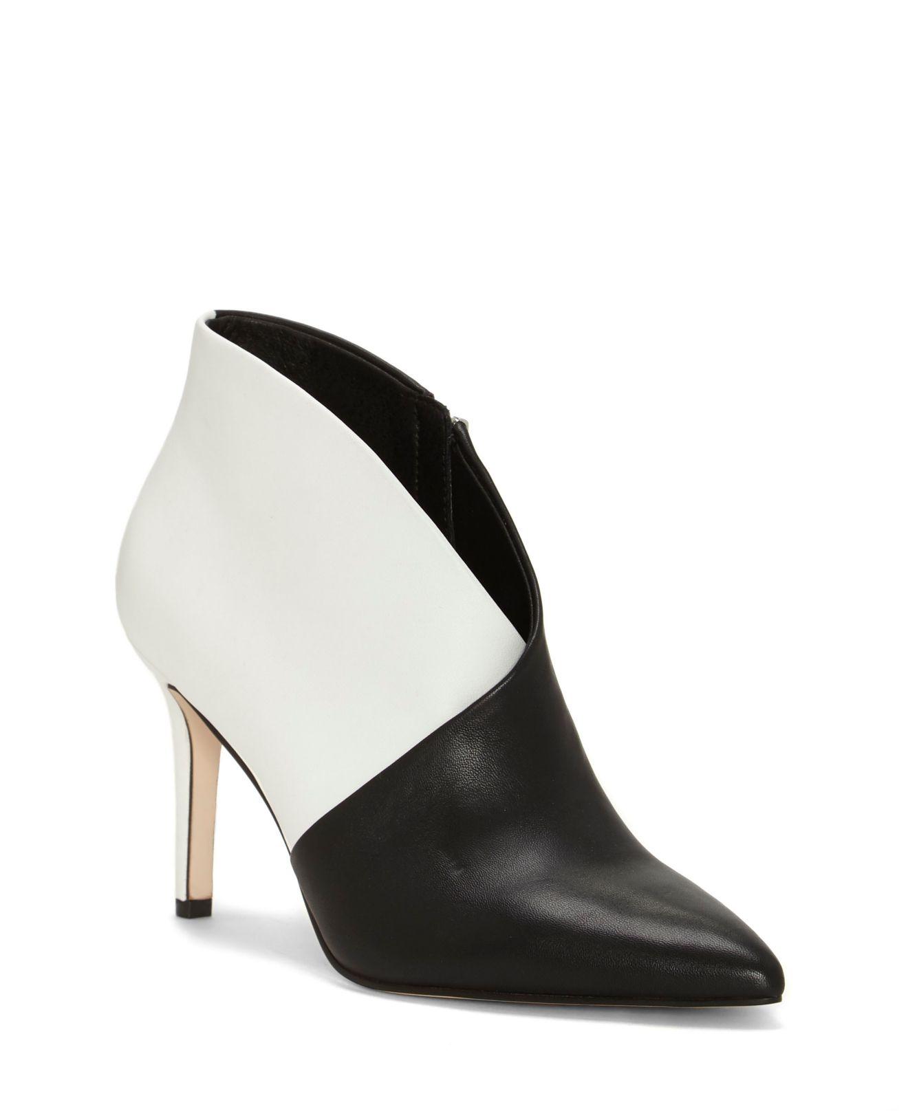 Layra Pointy Toe Booties in Black 