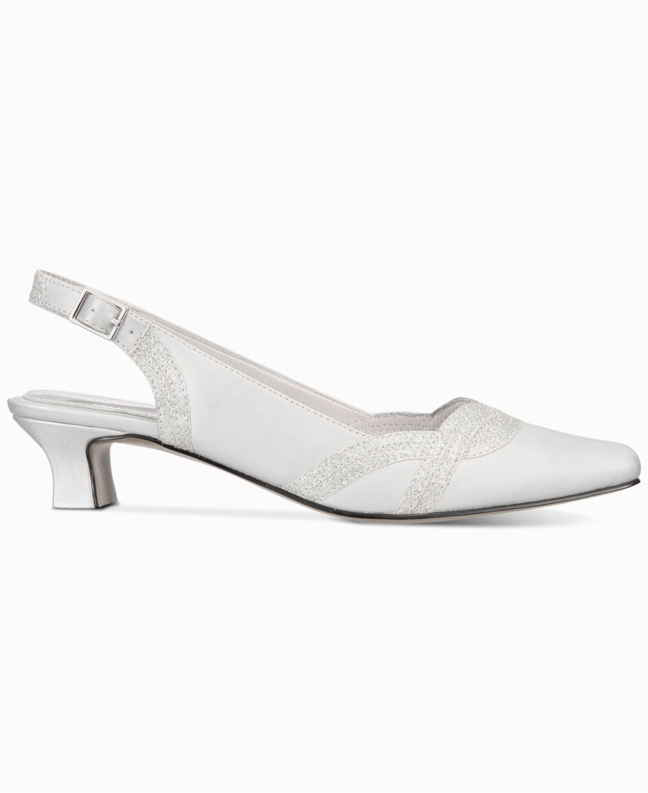 easy street stunning slingback pumps