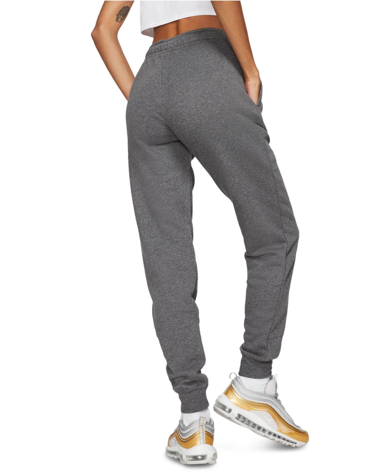 Nike Sportswear Essential Fleece Joggers in Gray