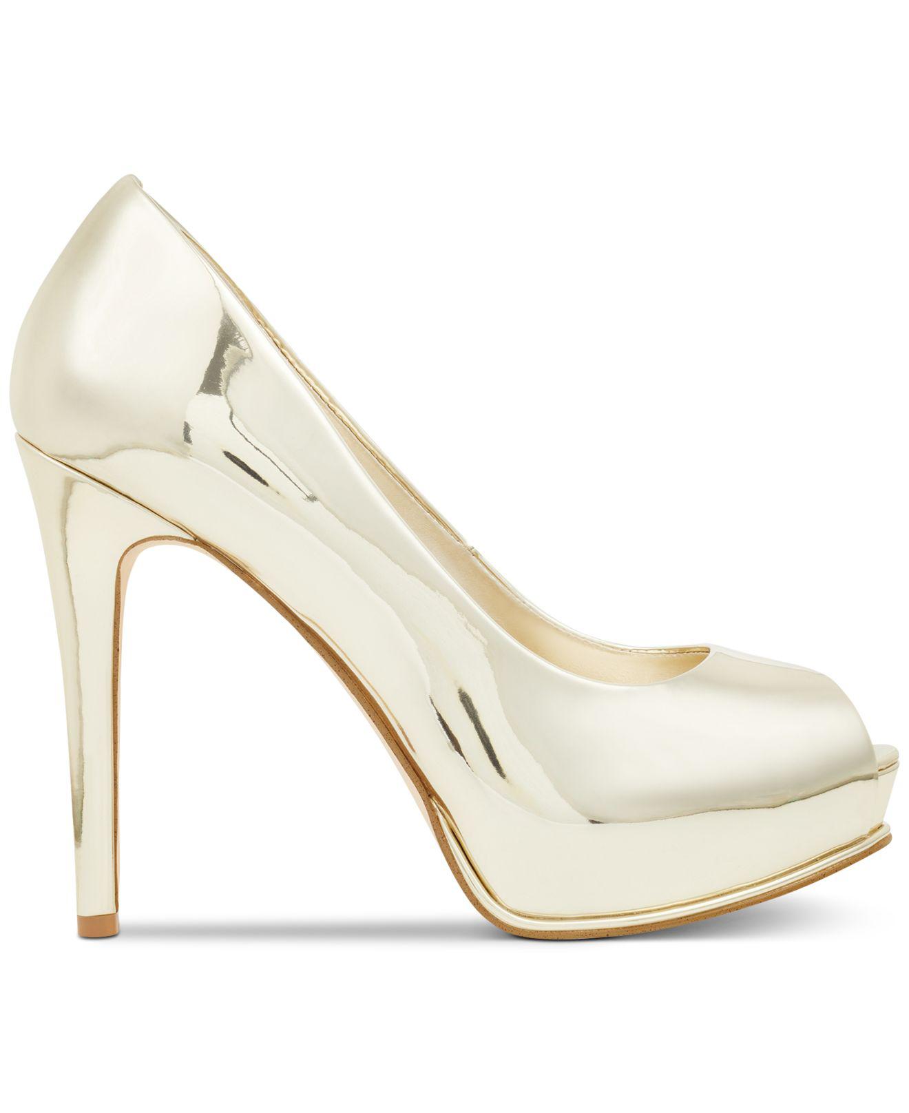 guess honora platform pumps
