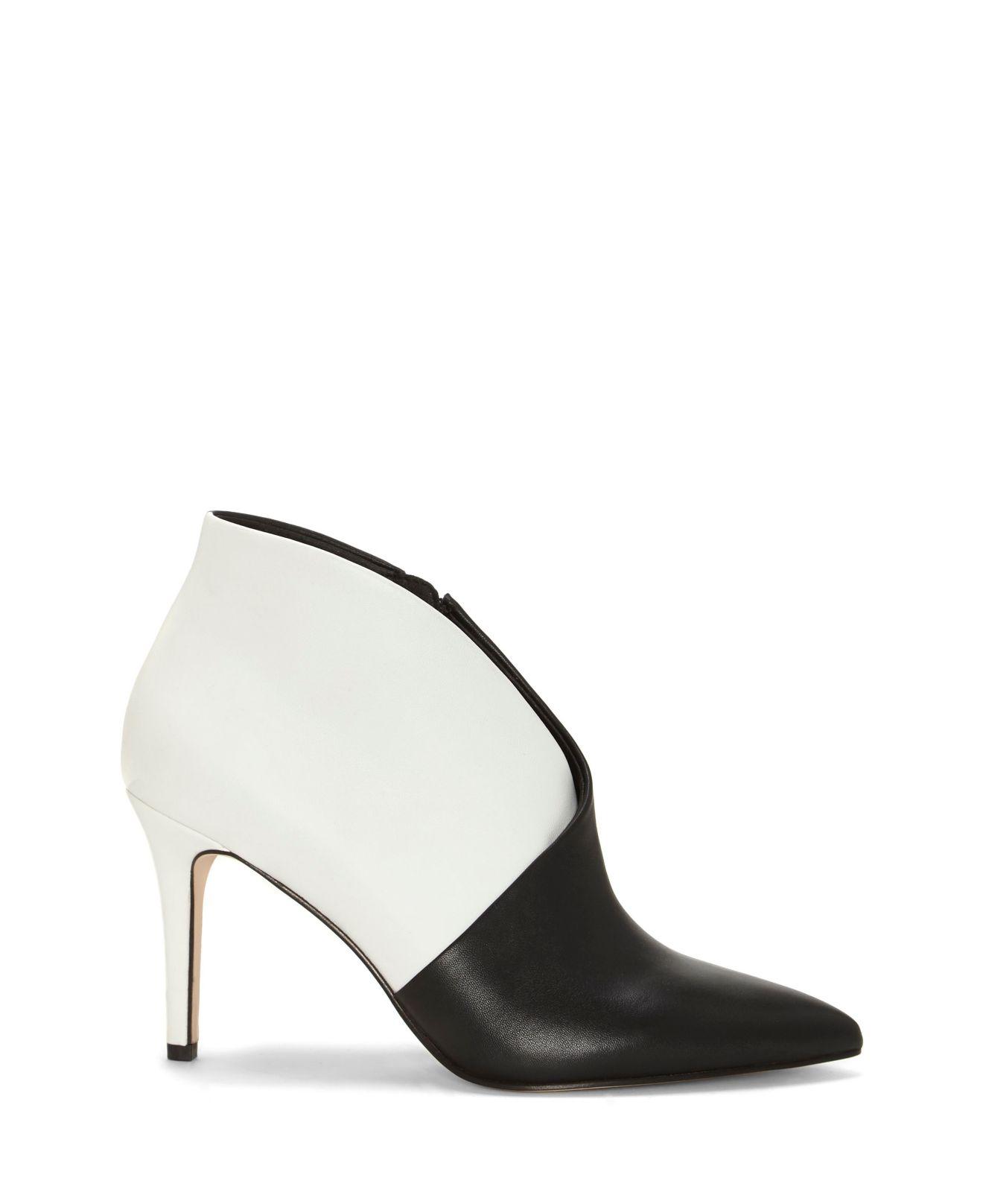 Layra Pointy Toe Booties in Black 