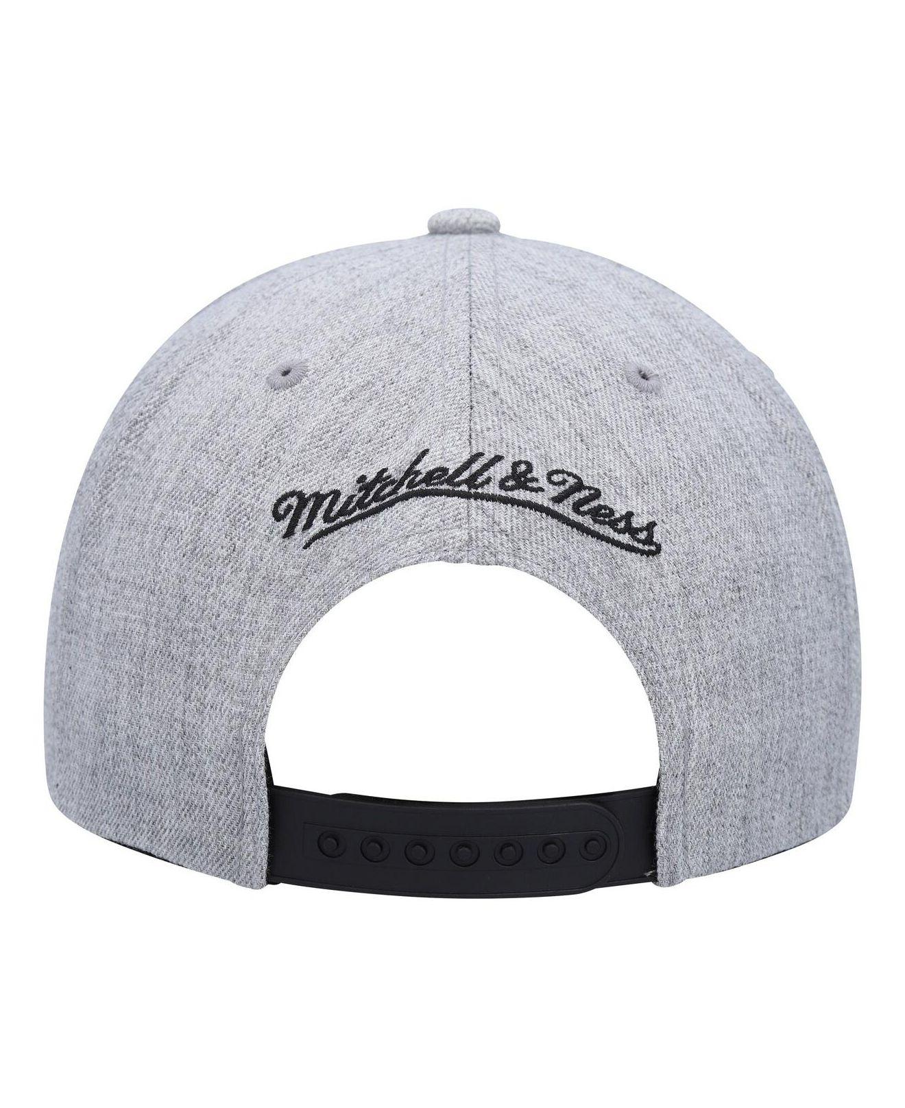 Men's Mitchell & Ness White/Red Memphis Grizzlies Hardwood Classics Core  Side Snapback Hat
