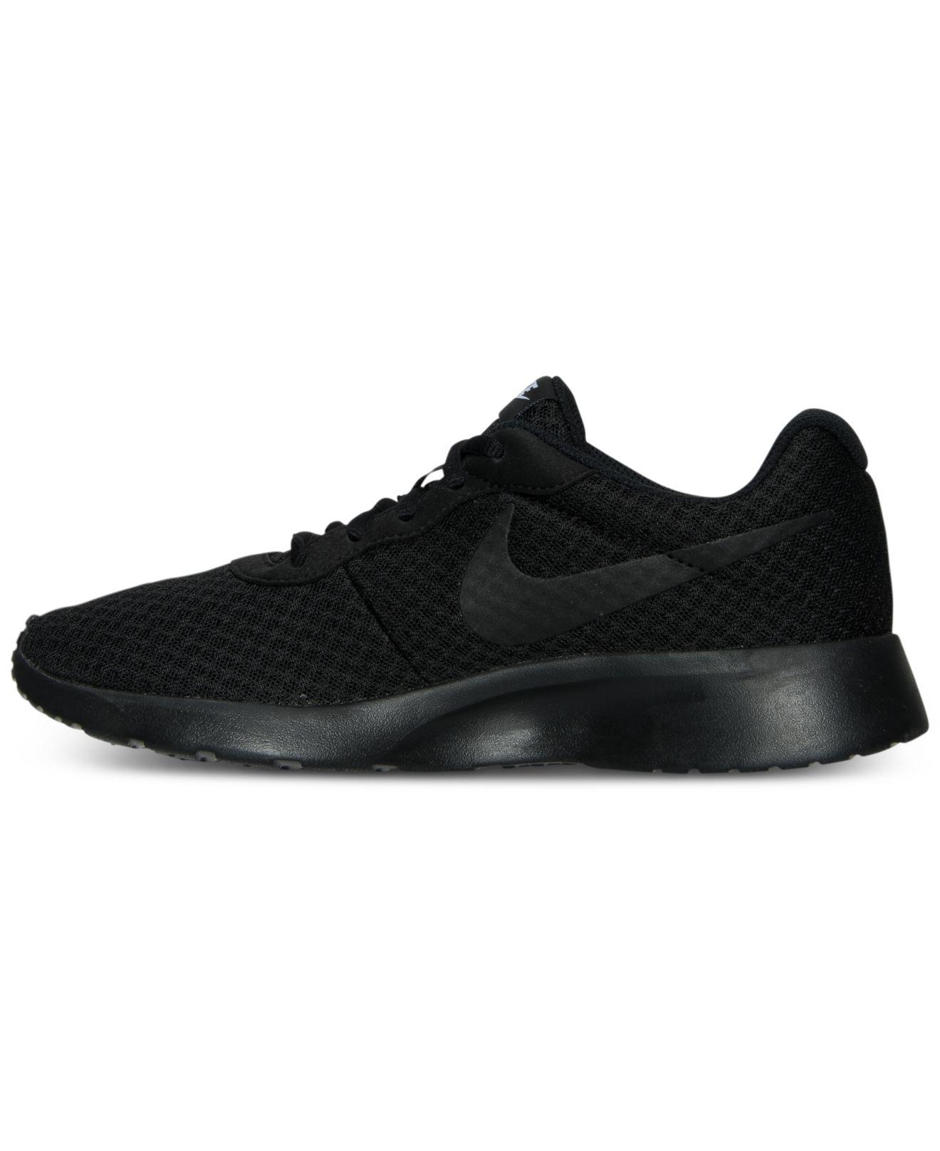 black nike shoes casual