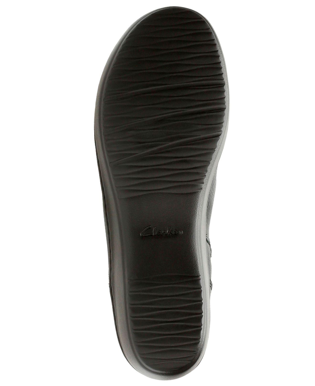 clarks women's delana fairlee ankle bootie