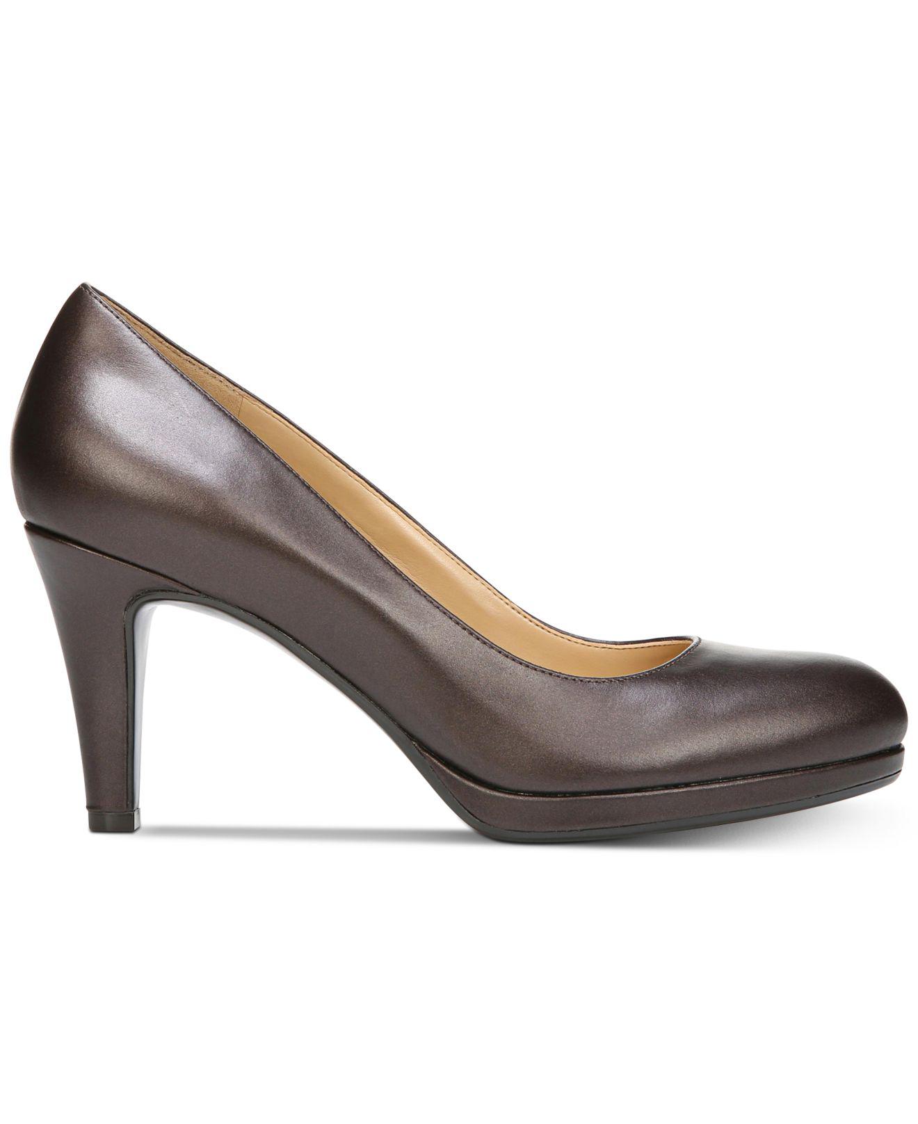 Naturalizer Leather Michelle Pumps in 