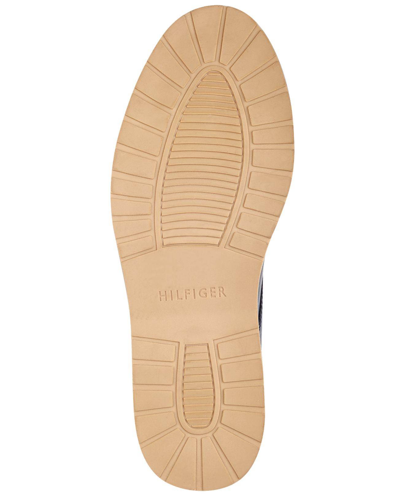 tommy hilfiger men's laurel chukka boots