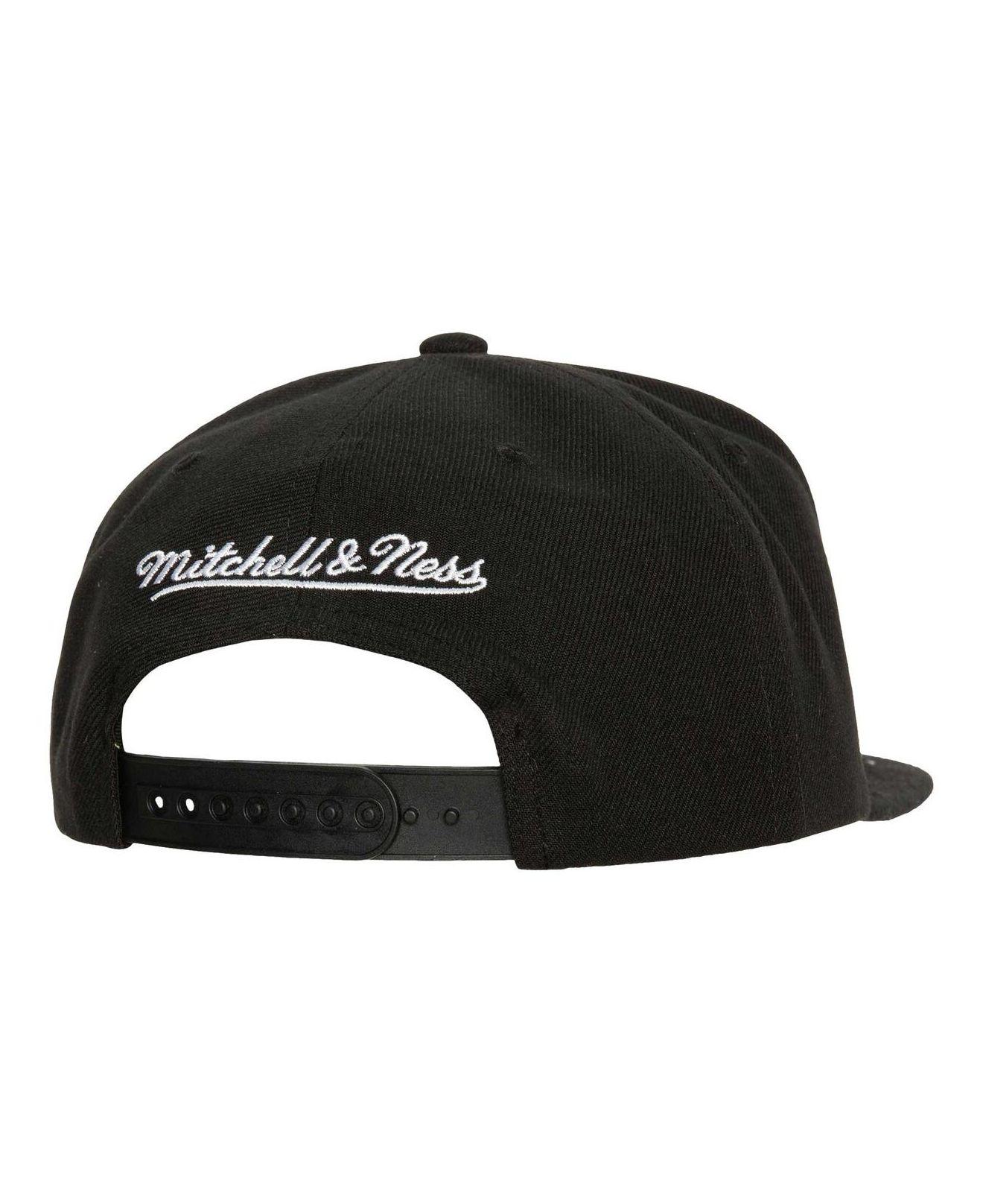 Men's Mitchell & Ness Black Chicago Bulls Munch Time Snapback Hat