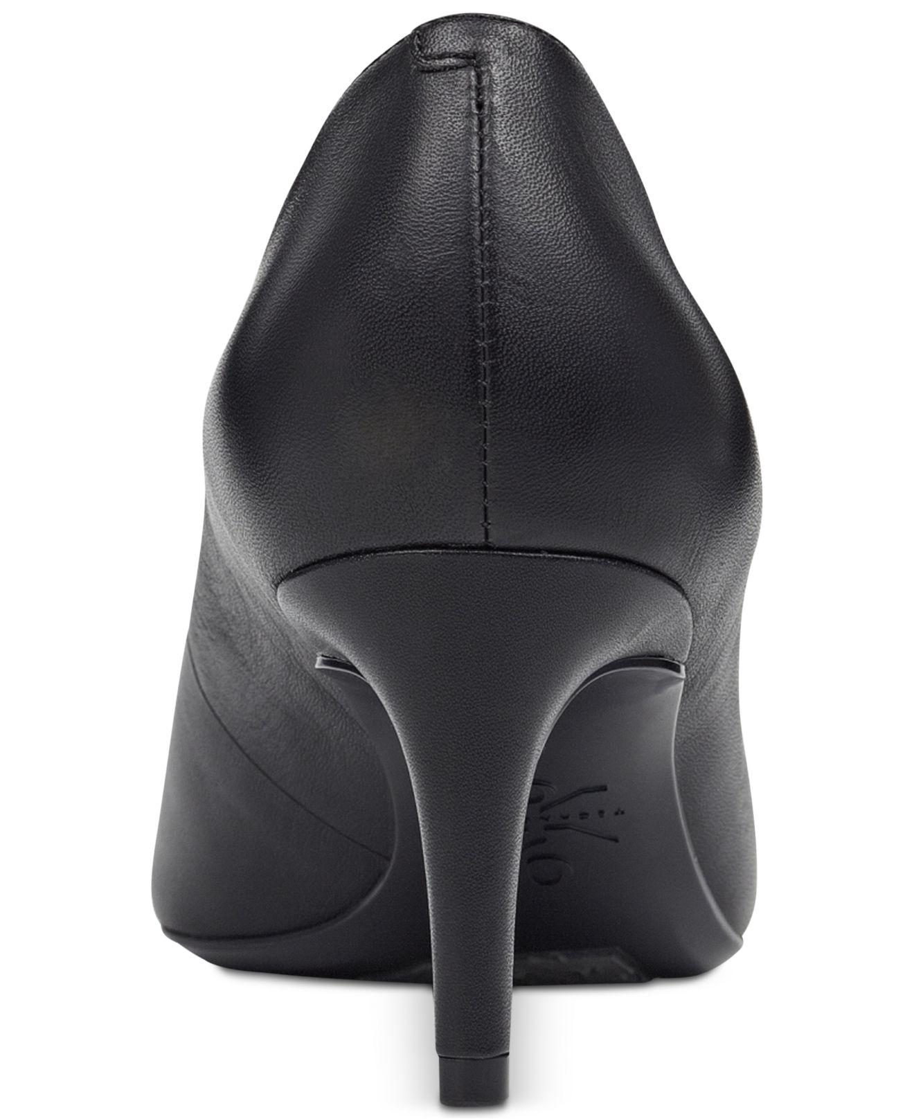 nine west soho classic pumps