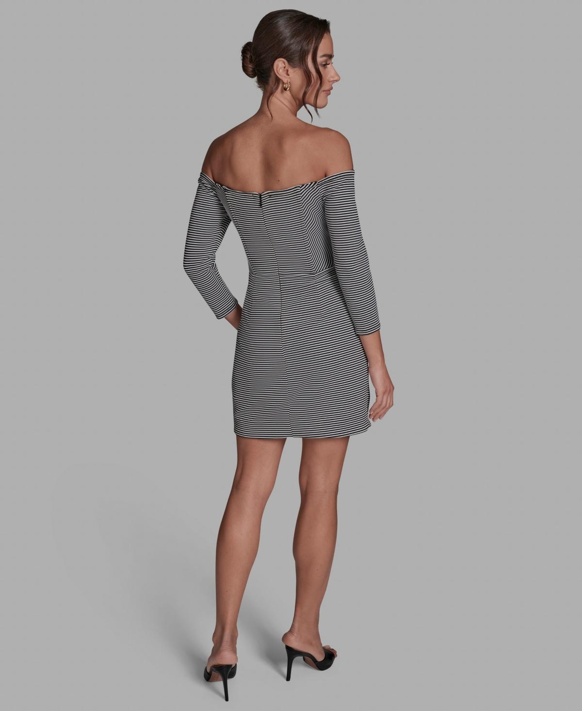 green emerald velvet dress Amazon.com: BCBGMAXAZRIA Women's Long Sleeve Mock Neck Mini Evening Dress  with Beaded Collar, Black, 2 : Clothing, Shoes & Jewelry