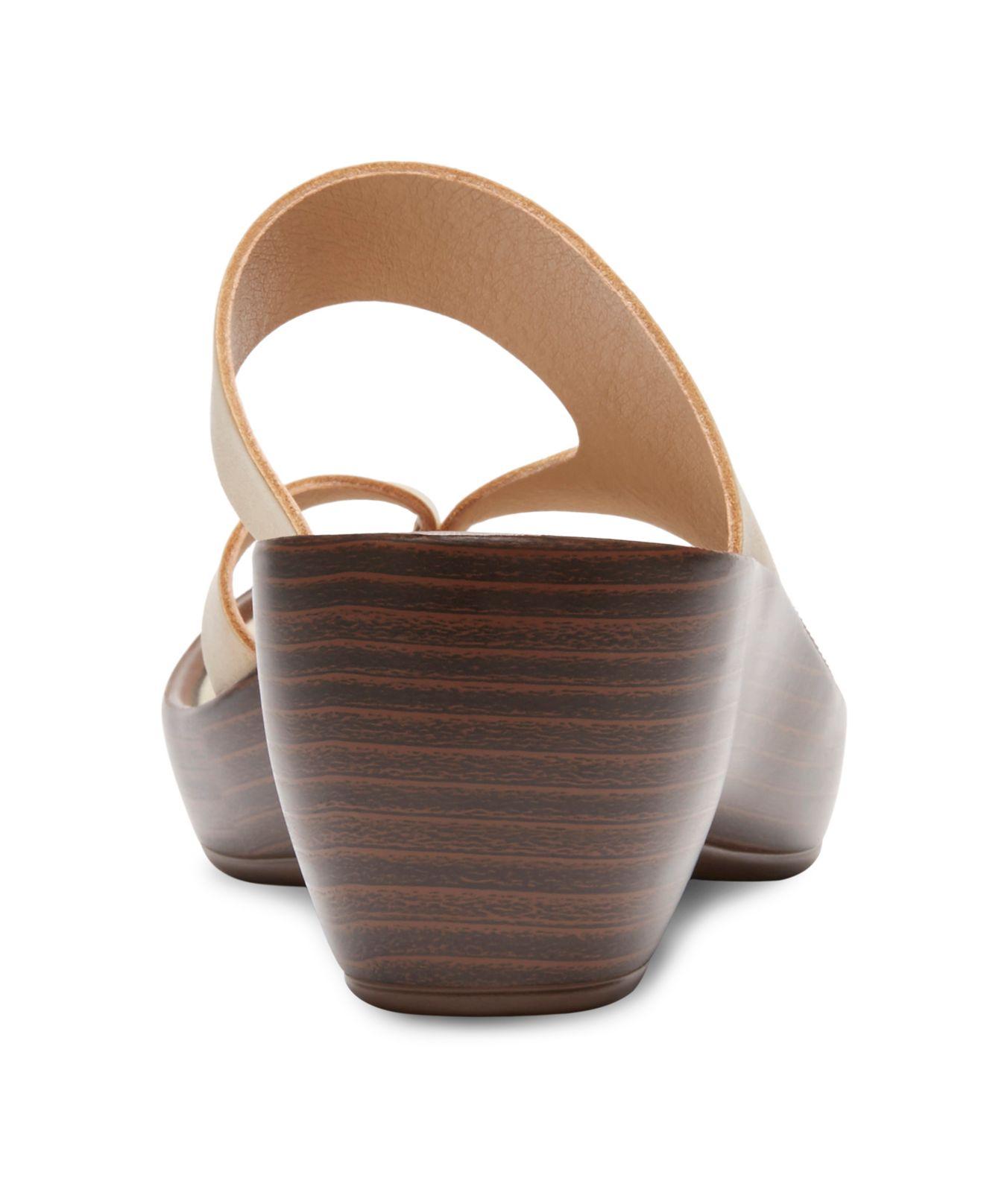 Eastland Leather Laurel Thong Sandals in Beige (Natural) - Save 42% - Lyst