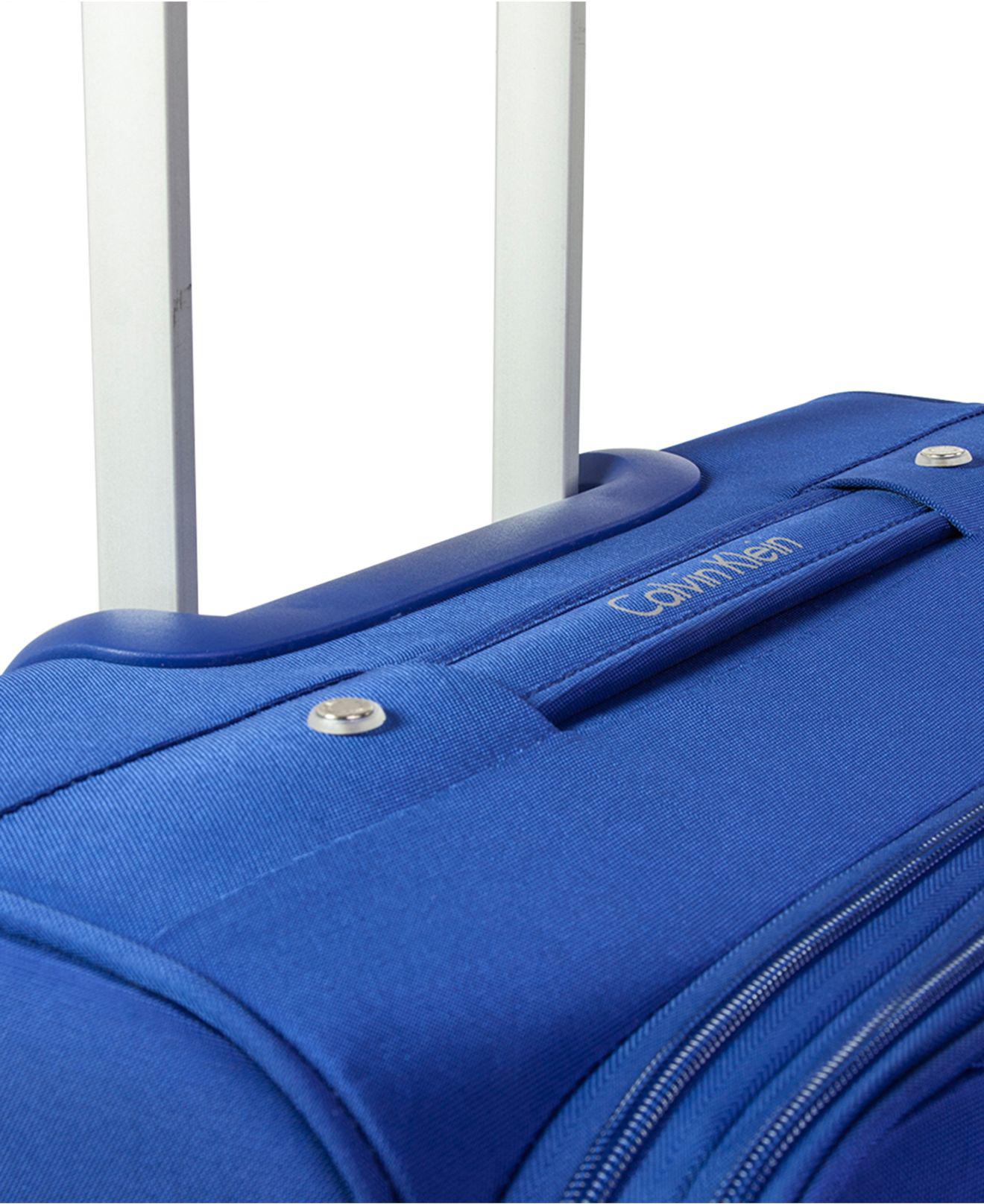 exotisch Op en neer gaan Direct Calvin Klein Whitehall 21" Spinner Suitcase in Blue | Lyst