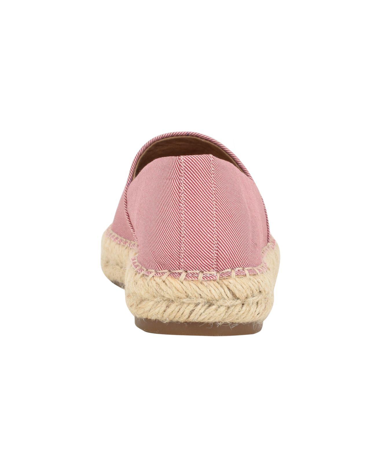 Tommy Hilfiger Peanni Flat Espadrille Closed Toe Shoes in Pink | Lyst