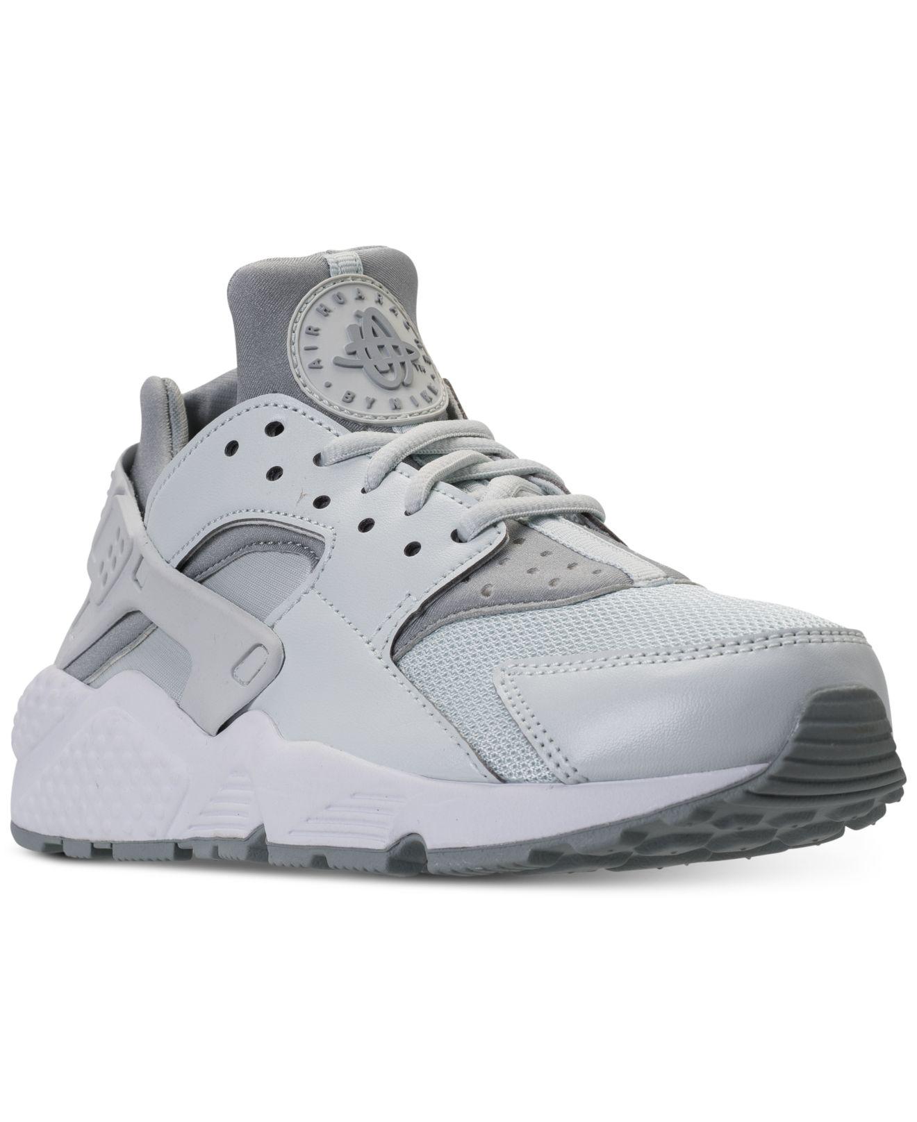 lyst nike air huarache scappa correndo scarpe dal traguardo in grigio. lyst nike air huarache scappa correndo scarpe dal traguardo in grigio.