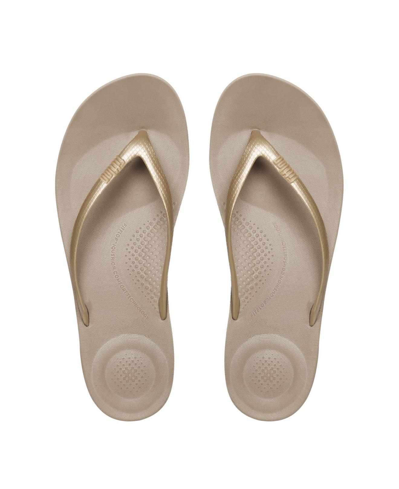 Fitflop Rubber Iqushion Ergonomic Flip-flops Sandal in Gold (Metallic) - Lyst