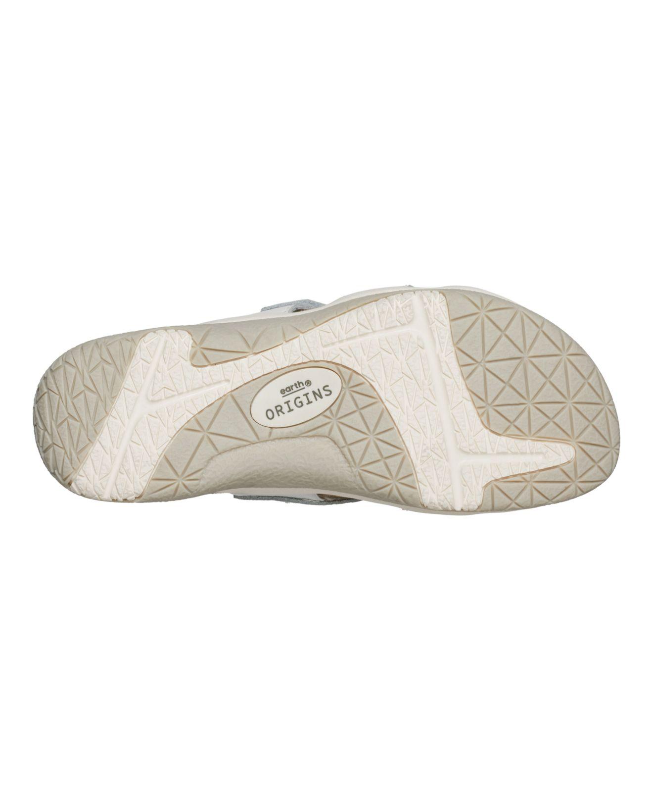 Betsey johnson genie sales flat sandal