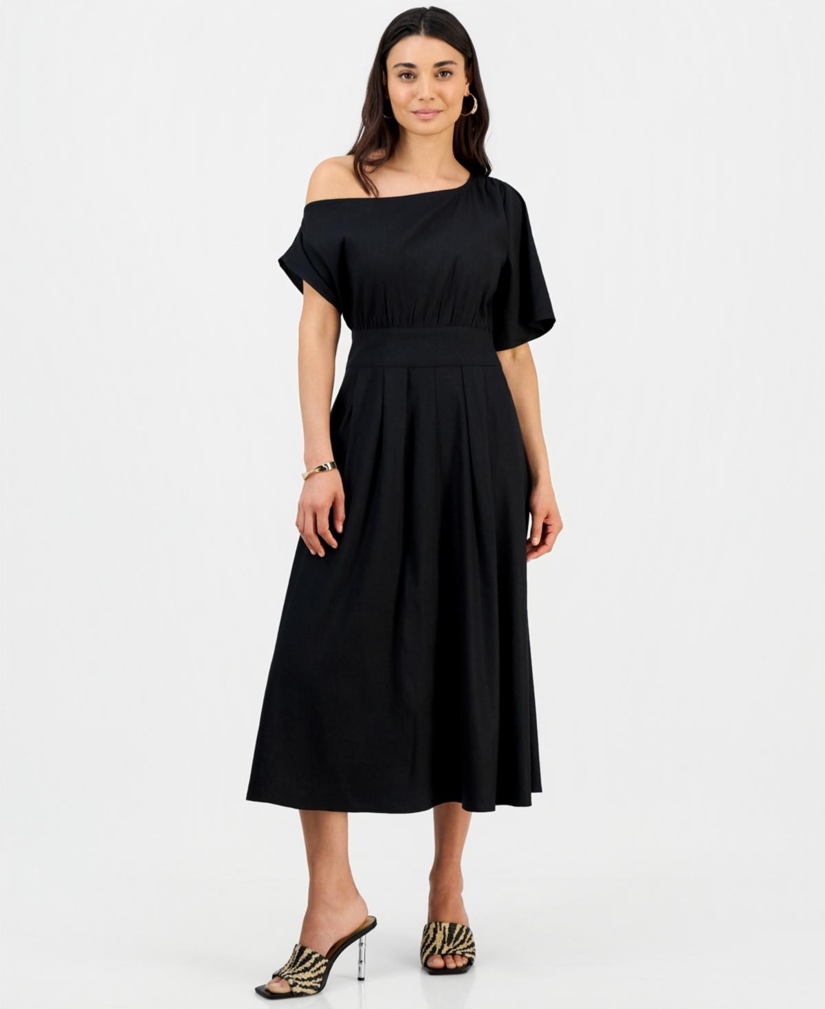 long dress with big bow COLUMN EVENING GOWN WITH TRAPEZE NECKLINE AND ATTACHED LARGE BOW | CULT MIA main image 0