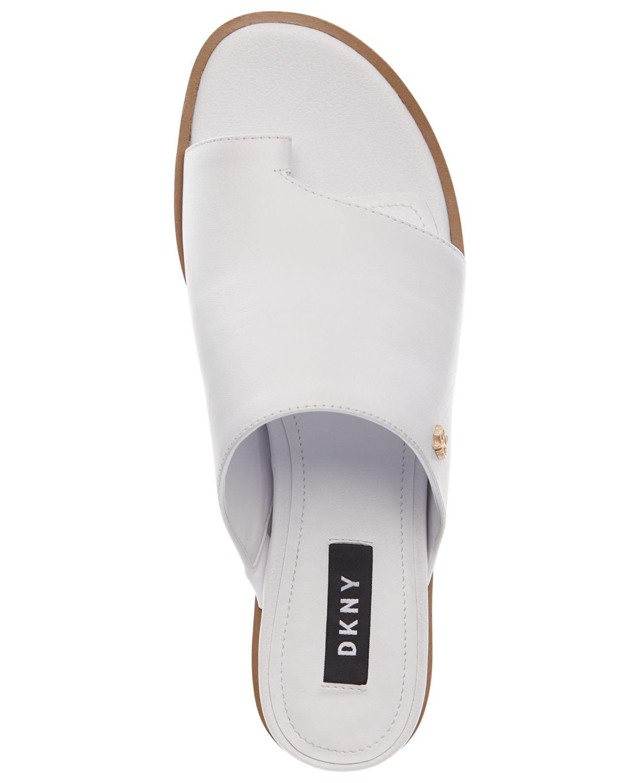daz flat sandals