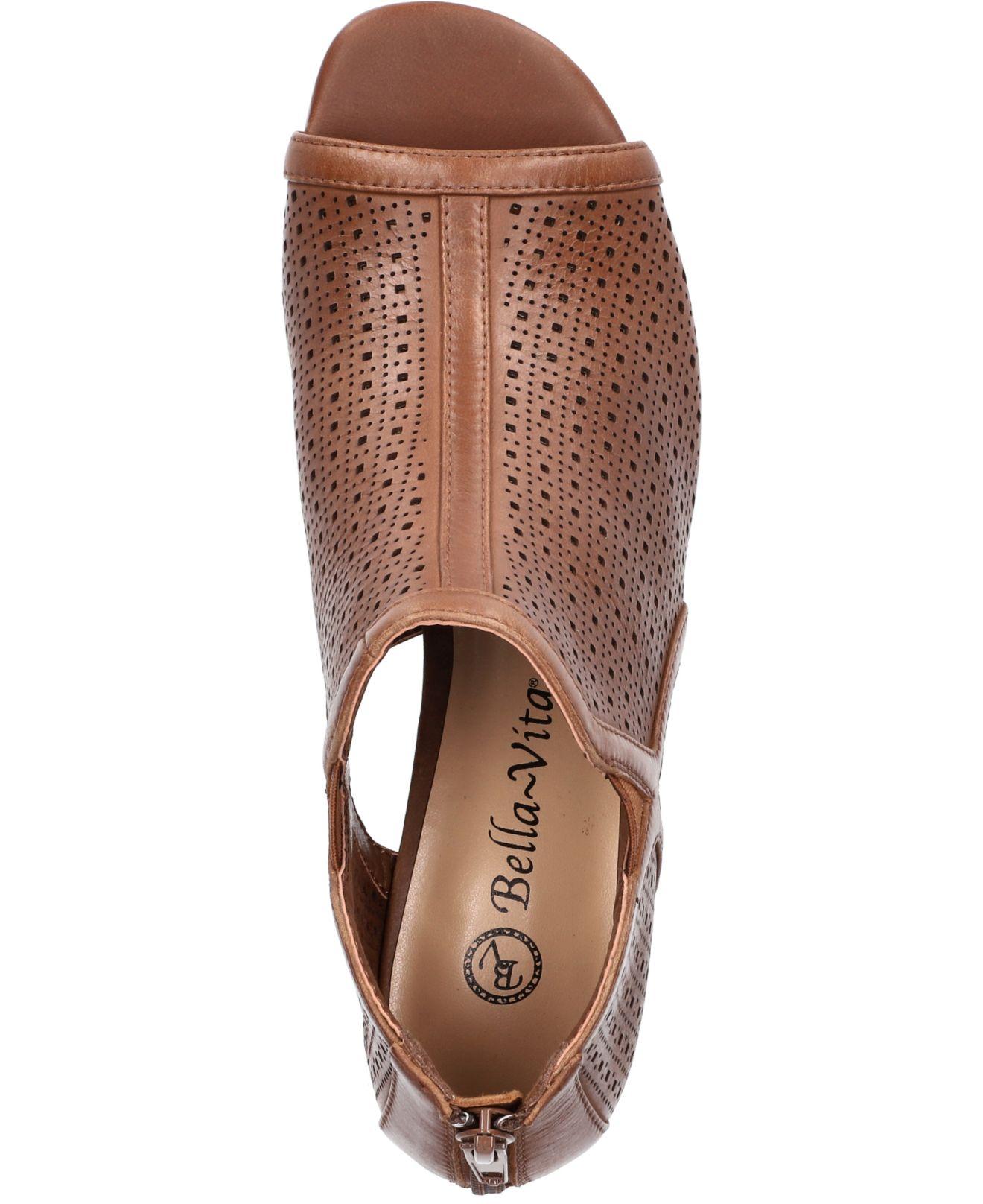 Bella Vita Remy Comfort Wedge Sandals in Brown | Lyst