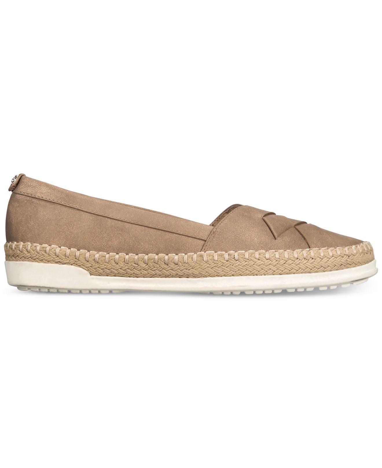 Anne Klein Zessy Flats in Taupe 