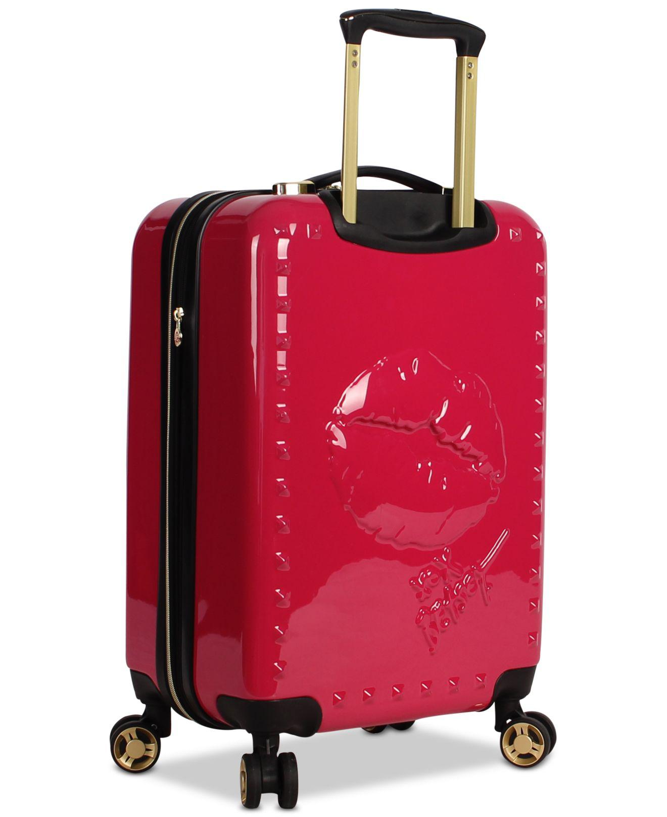 Betsey Johnson Lips 20" Hardside Expandable Carry-on Spinner Suitcase in  Magenta (Red) - Lyst