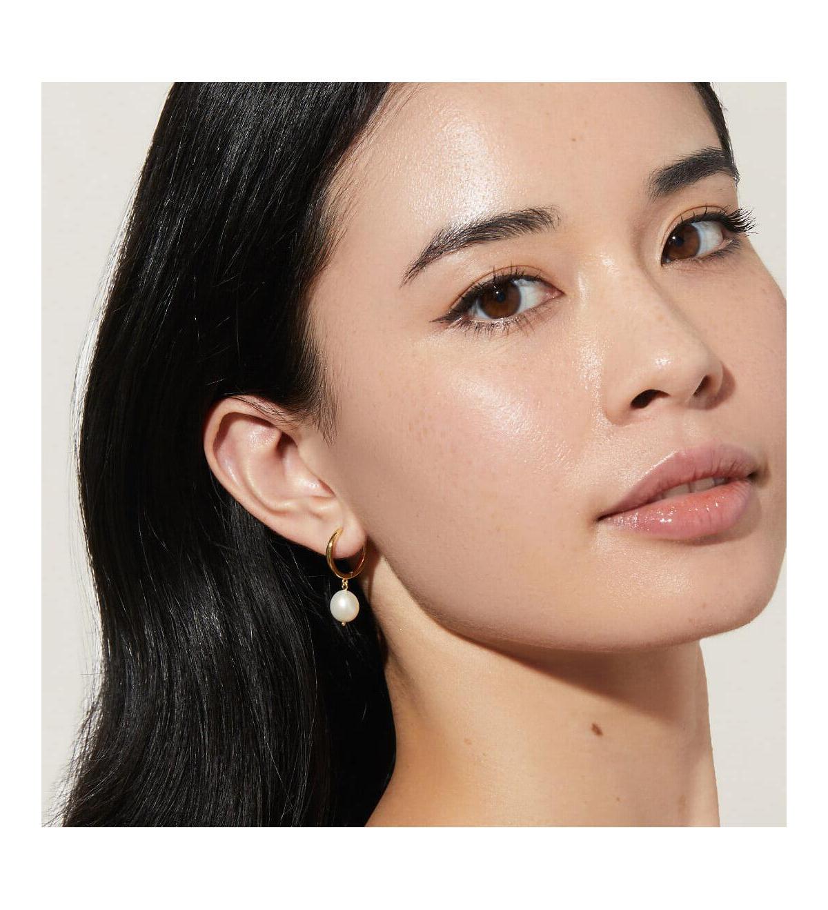 Ana Luisa Pearl Hoops - Medium Frida - Gold, Gold, Pearl in
