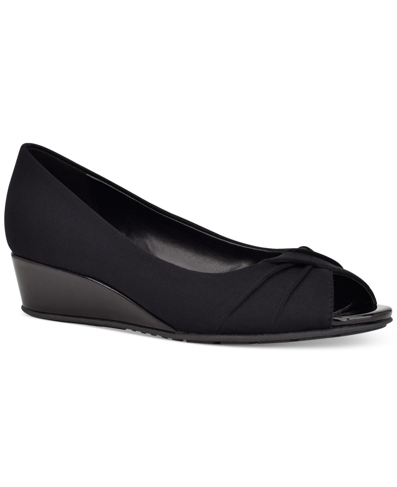 bandolino caddia wedge pumps