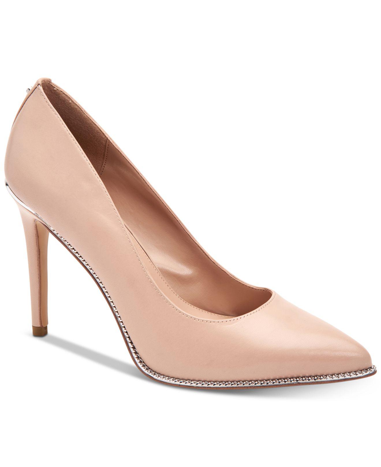 bcbg harleigh pump