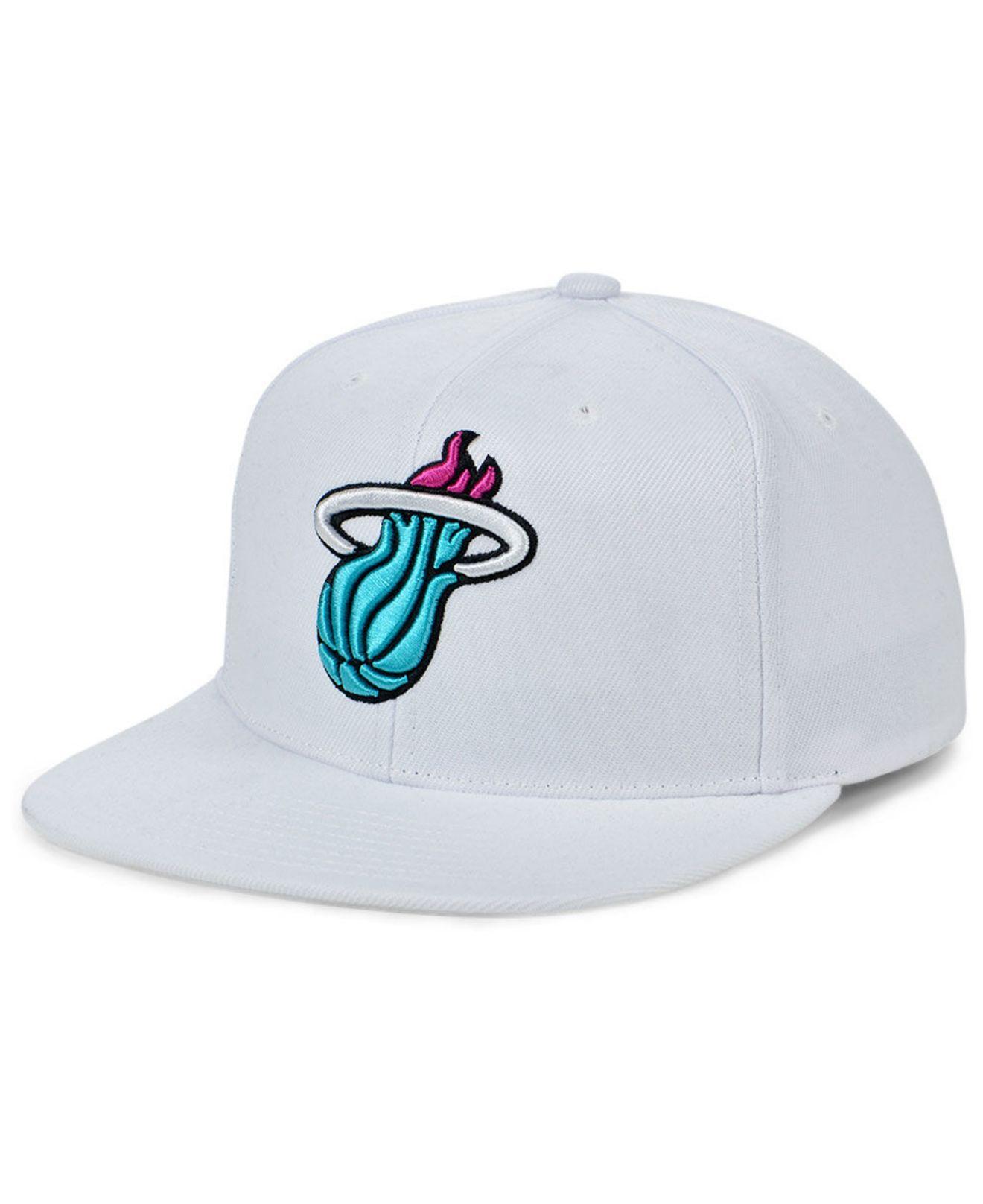 Men's Miami Heat Mitchell & Ness White Core Side Snapback Hat