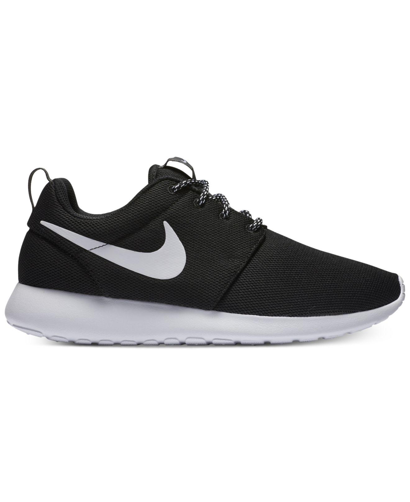 Nike Roshe One Women's Lifestyle Shoes in Black - Save 27% - Lyst