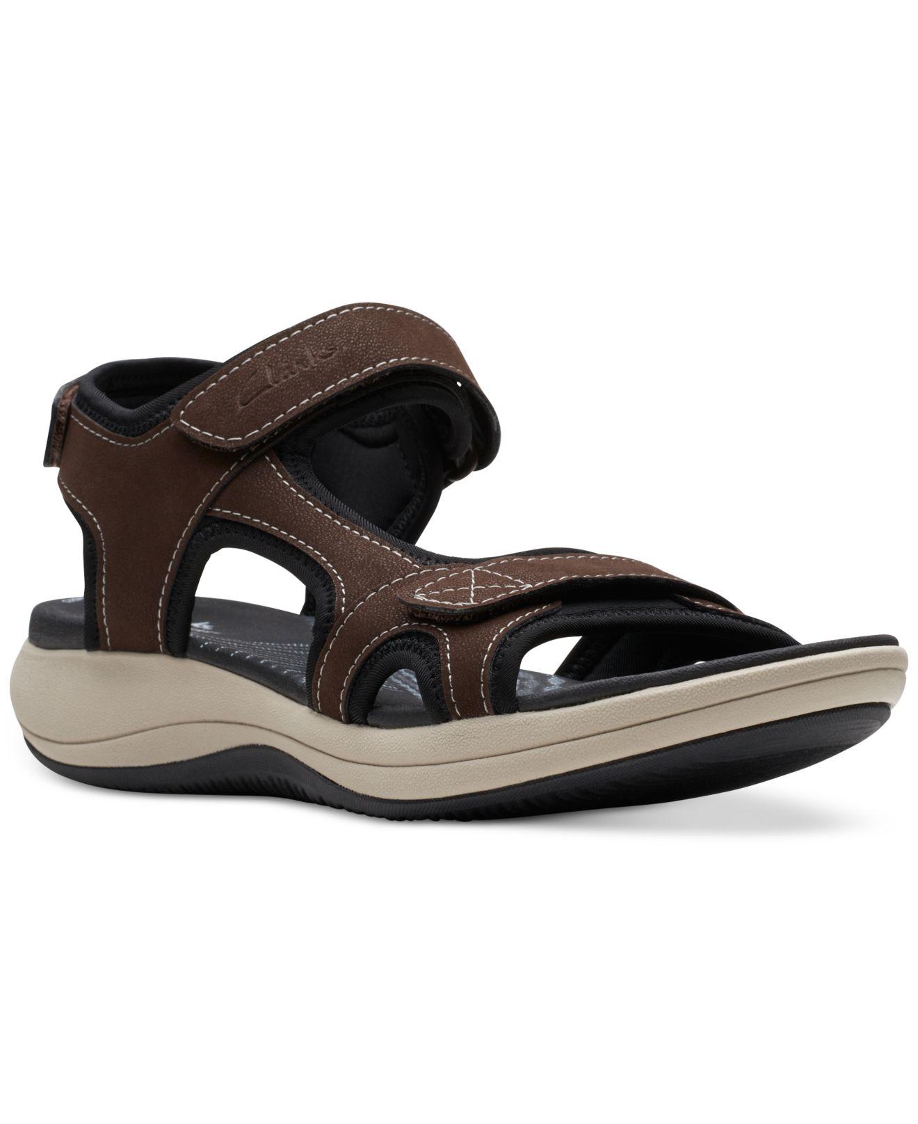 Clarks Cloudsteppers Mira Bay Strappy Sport Sandals in Black | Lyst