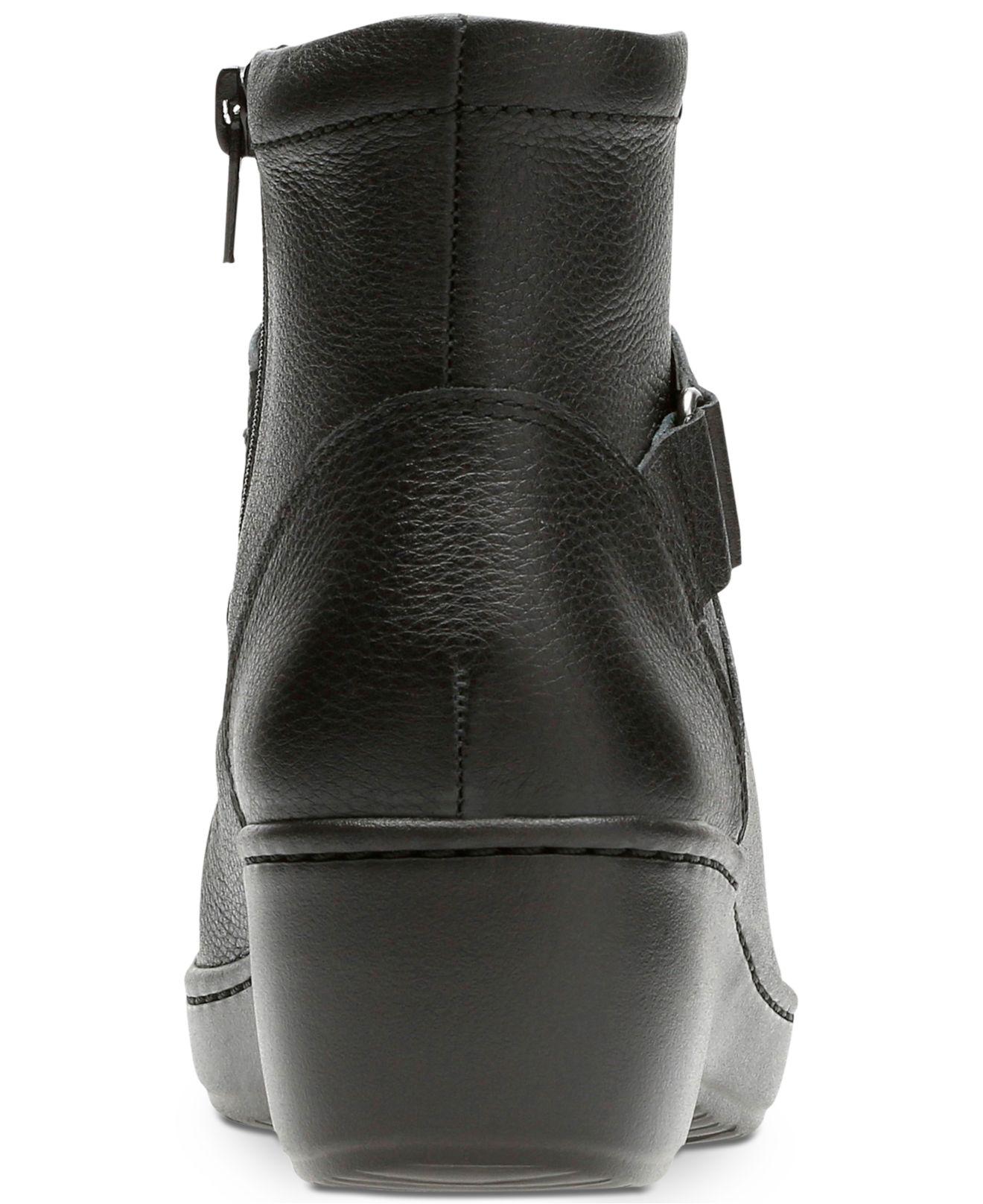 clarks women's delana fairlee ankle bootie