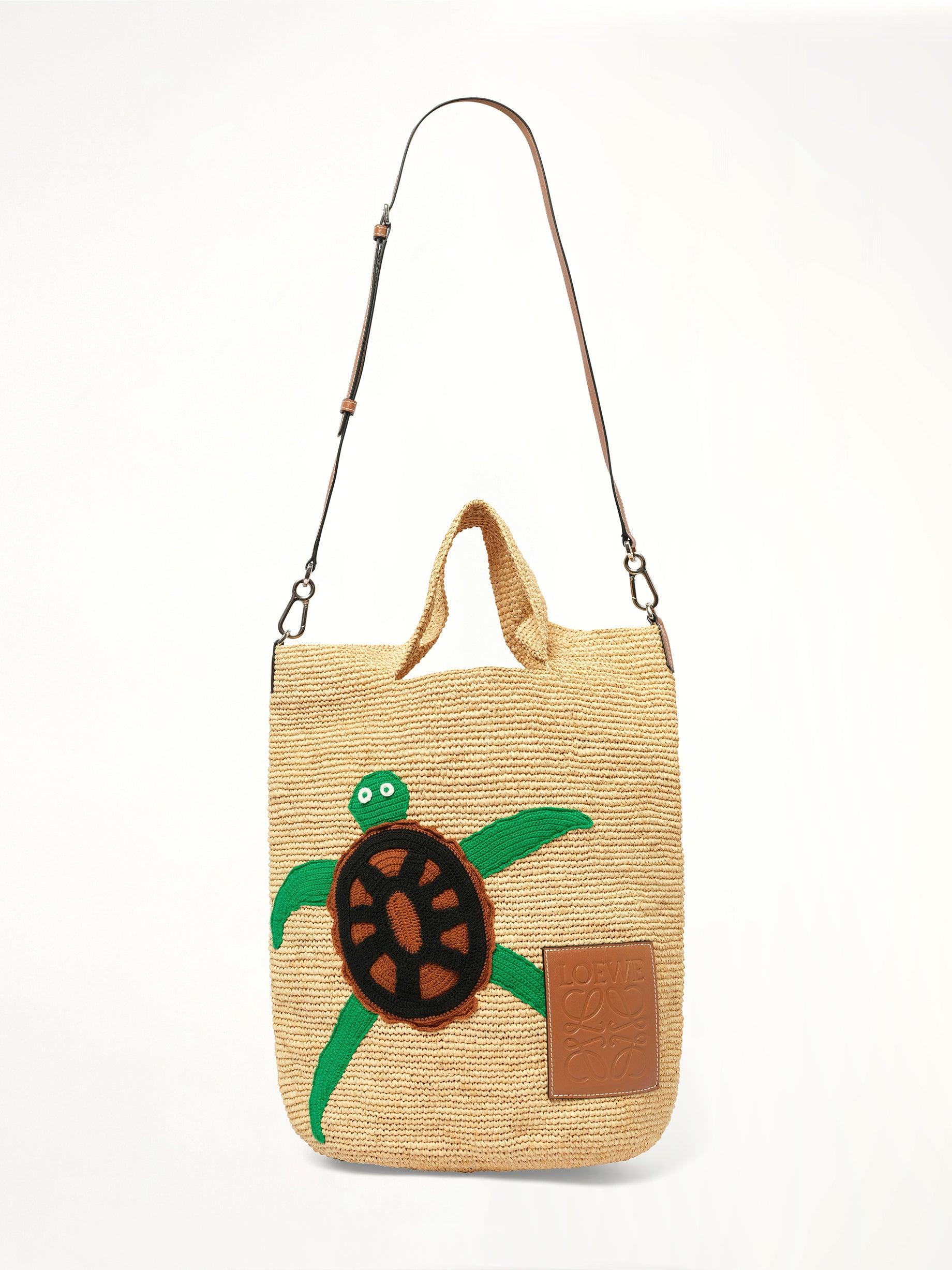 ショルダーバッグ・ポシェット LOEWE Loewe x Paula Turtle Slit Bag in Natural loewe-Natural-X-Paula-Turtle-