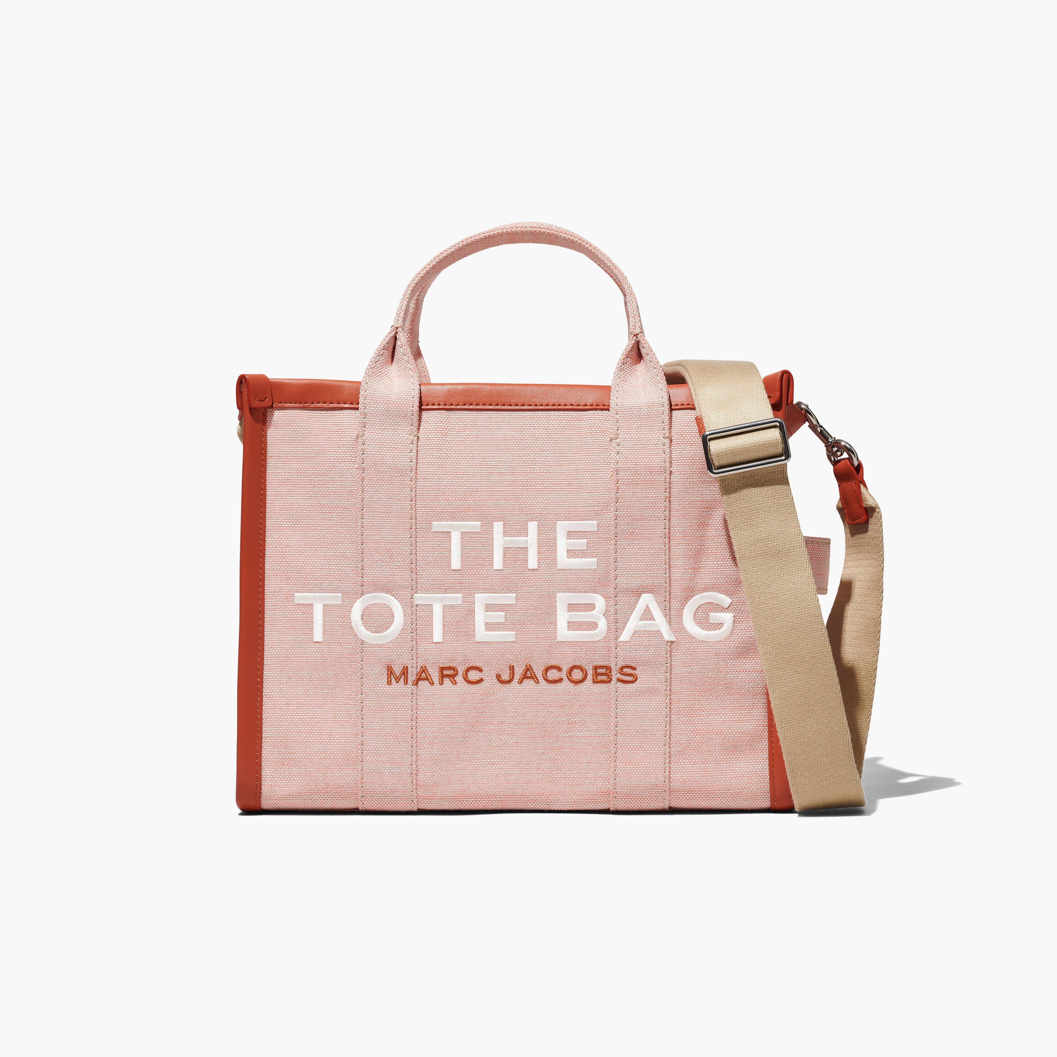 MARC JACOBS TOTE BAG: THE MUST-HAVE ACCESSORY OF THE SUMMER - Who invented  the tote bag? What to put in a Mark Jacobs mini tote bag? 4 style ideas  with the Marc