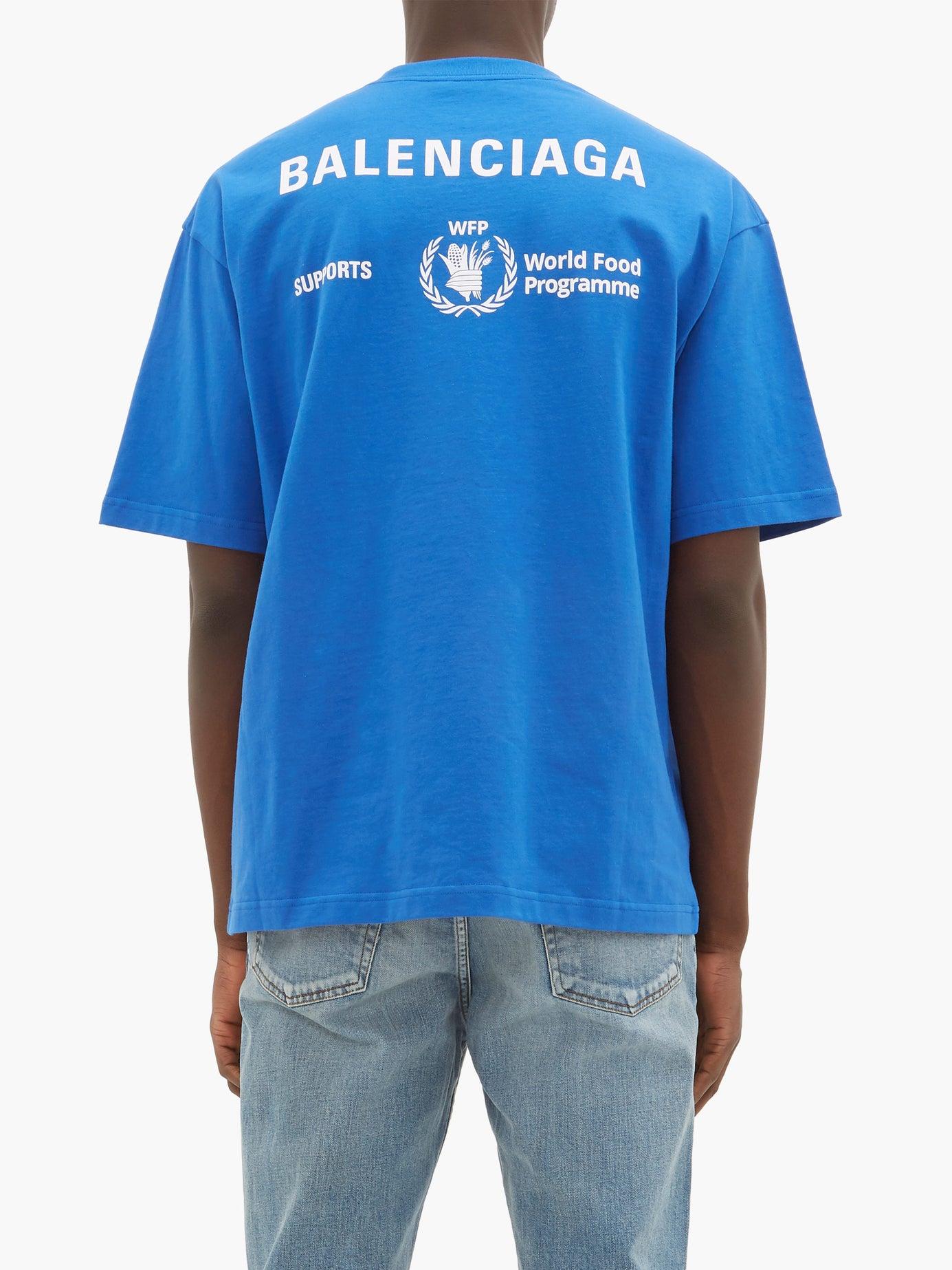 Balenciaga world food. Футболка Balenciaga мужская World food programme. Balenciaga WFP. Синяя футболка Баленсиага. Balenciaga be different t Shirt.