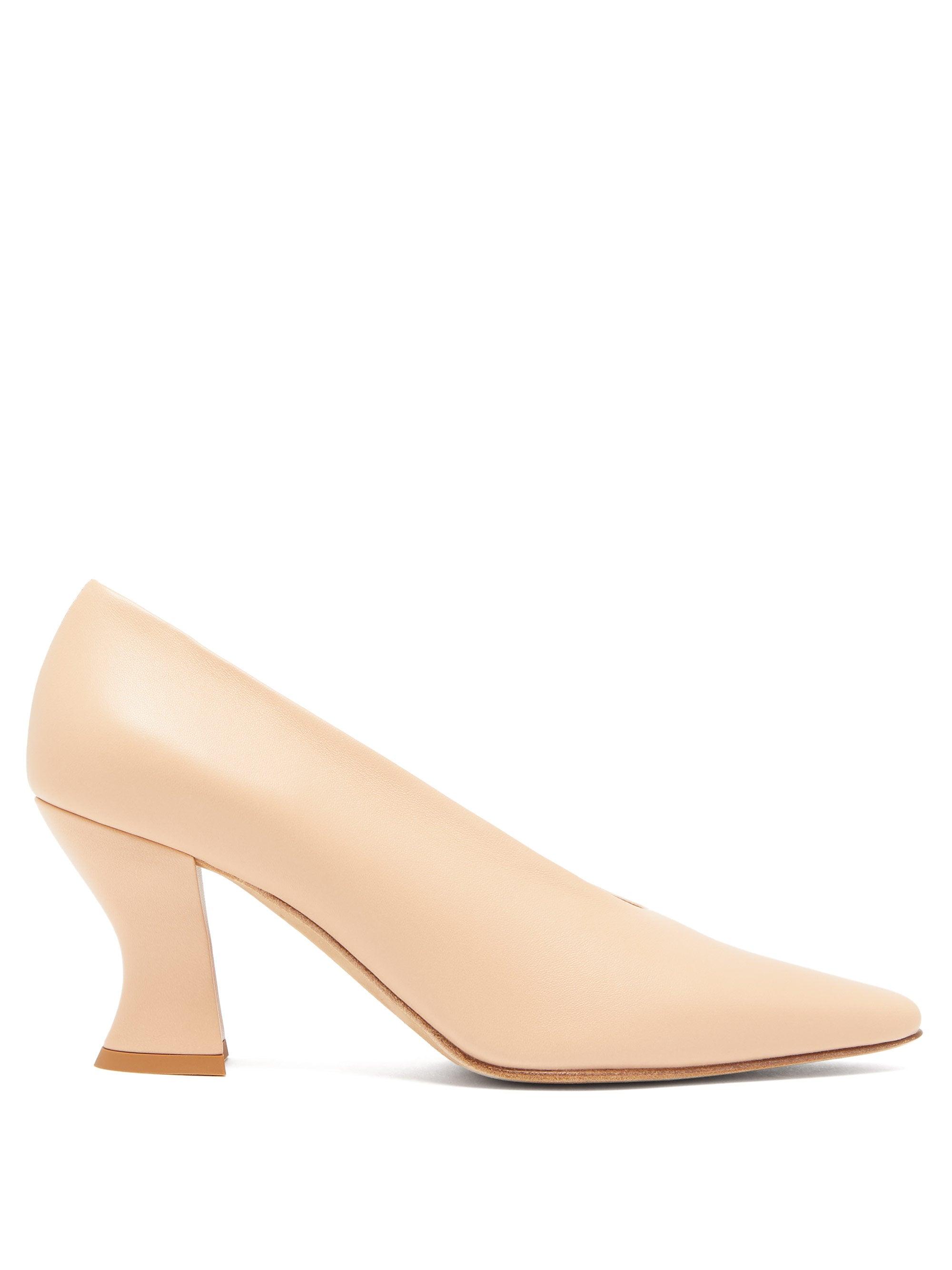 Bottega Almond Curvedheel Leather Pumps in Nude (Natural) Lyst