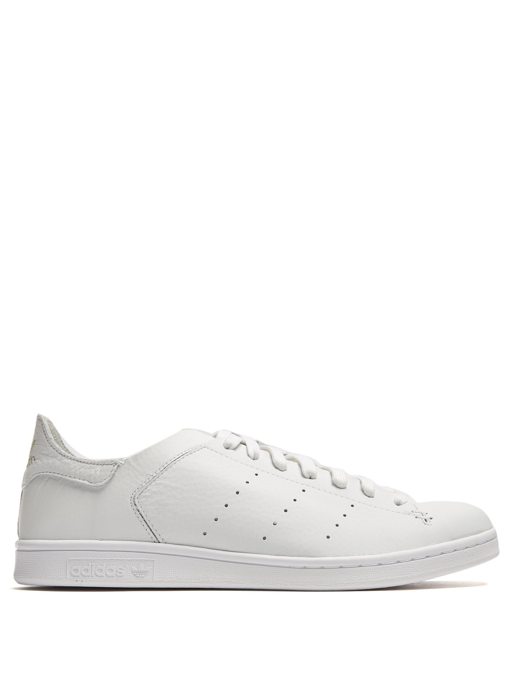 lyst adidas originali stan smith basso top cuoio formatori in bianco. lyst adidas originali stan smith basso top cuoio formatori in bianco.