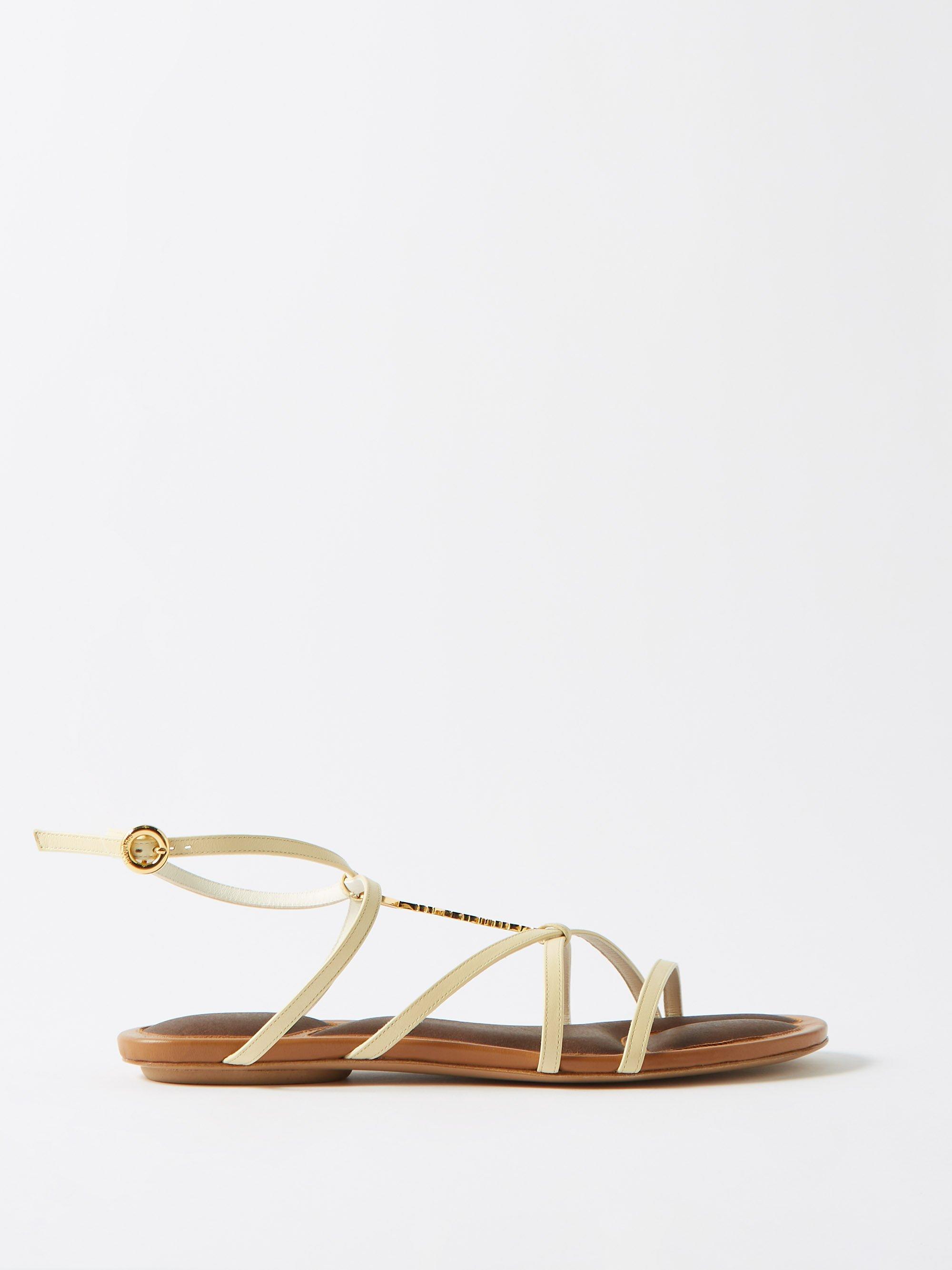 Jacquemus Pralu Logo-charm Leather Sandals in White | Lyst
