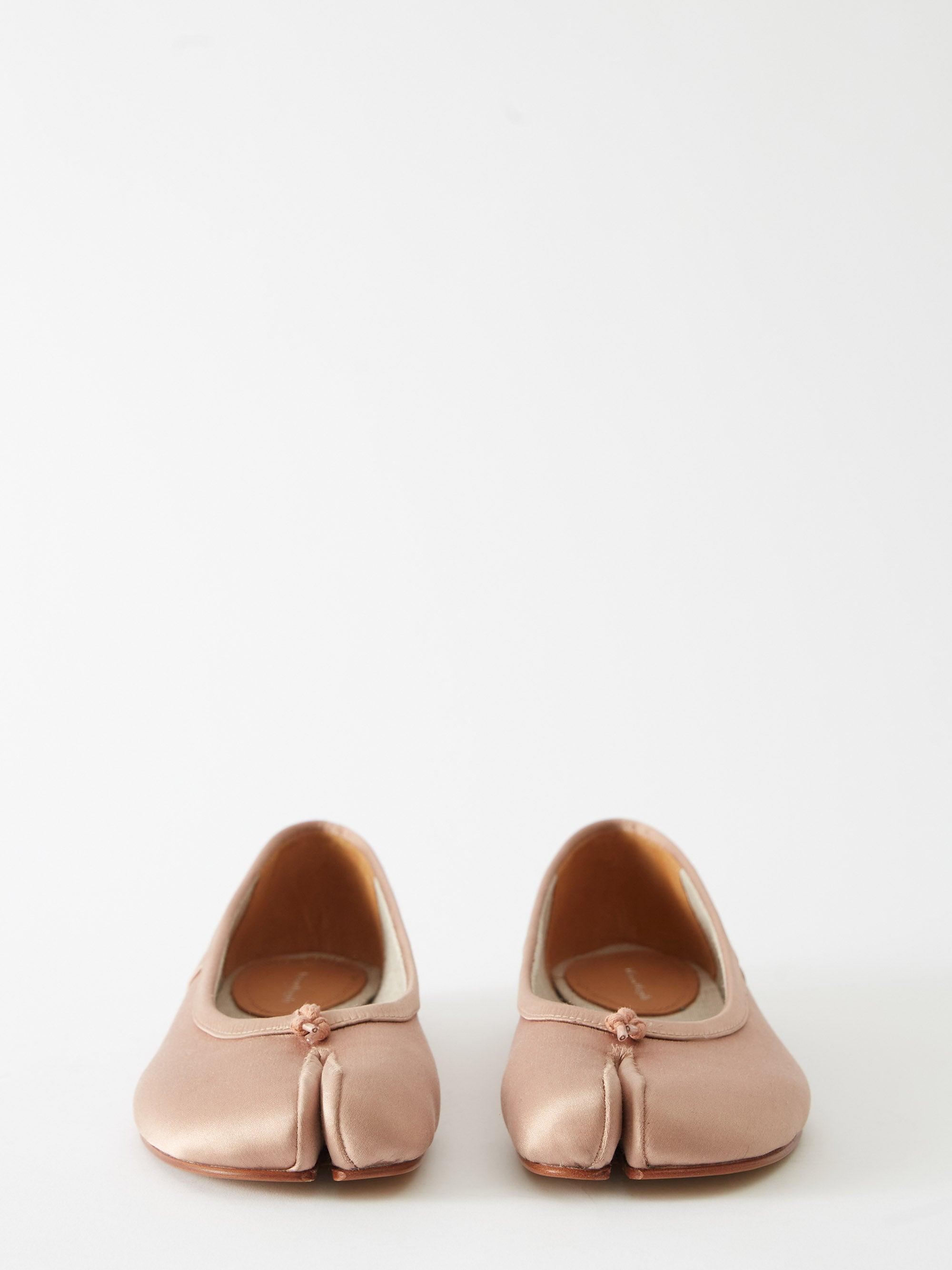 Maison Margiela Tabi Split-toe Satin Ballet Flats in Pink | Lyst