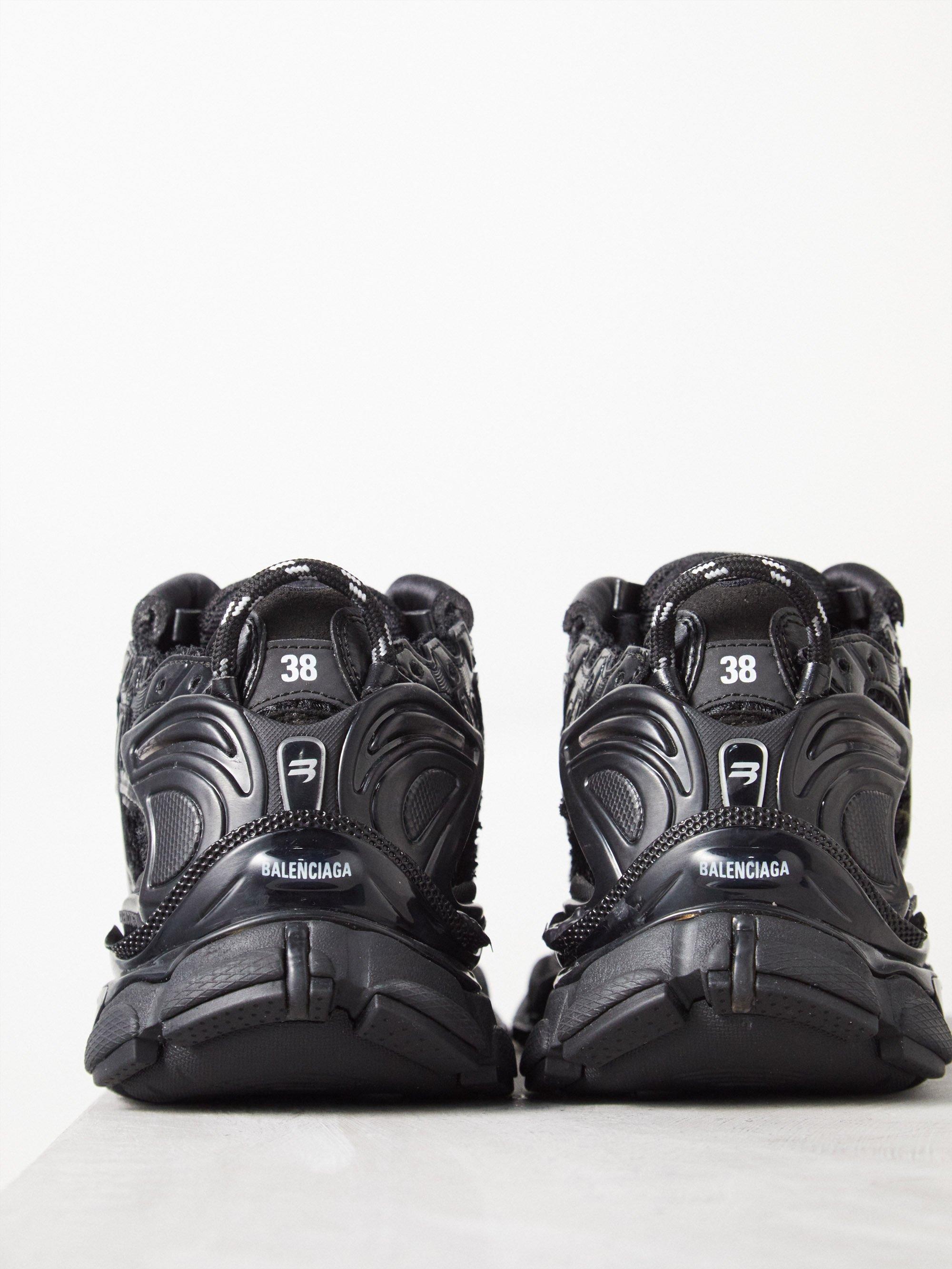 Balenciaga runner shop triple black
